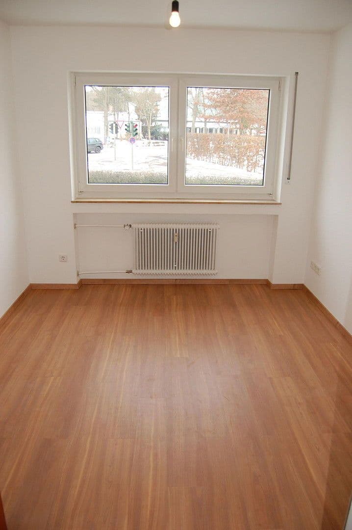 Pronájem bytu 3+1 77 m², Lange Zeile 72, Erlangen, Bavorsko Pronájem bytu 3+1 77 m², Lange Zeile 72, Erlangen, Bavorsko