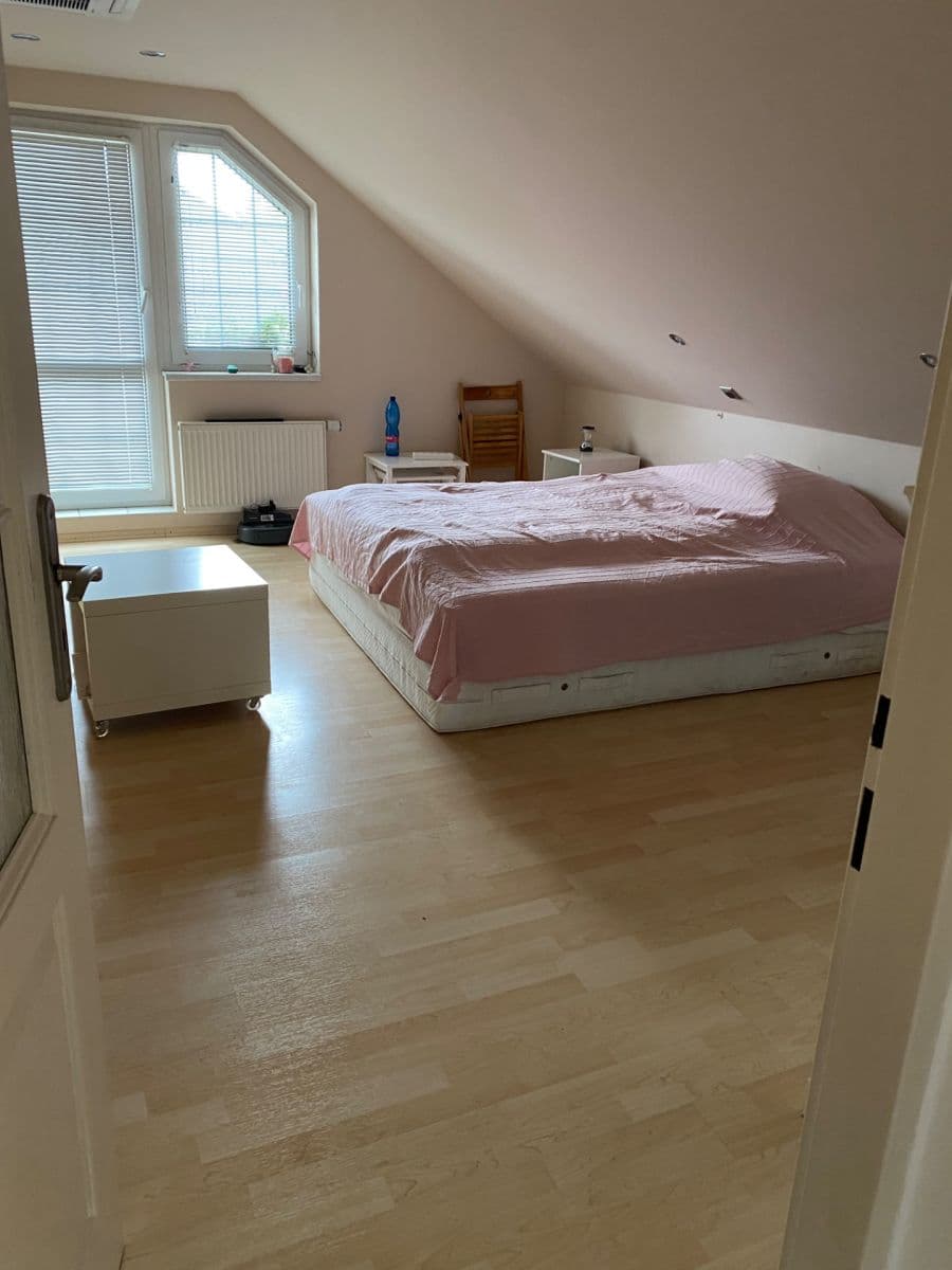 Pronájem domu 220 m², pozemek 900 m², Líbeznice, Středočeský kraj Pronájem domu 220 m², pozemek 900 m², Líbeznice, Středočeský kraj