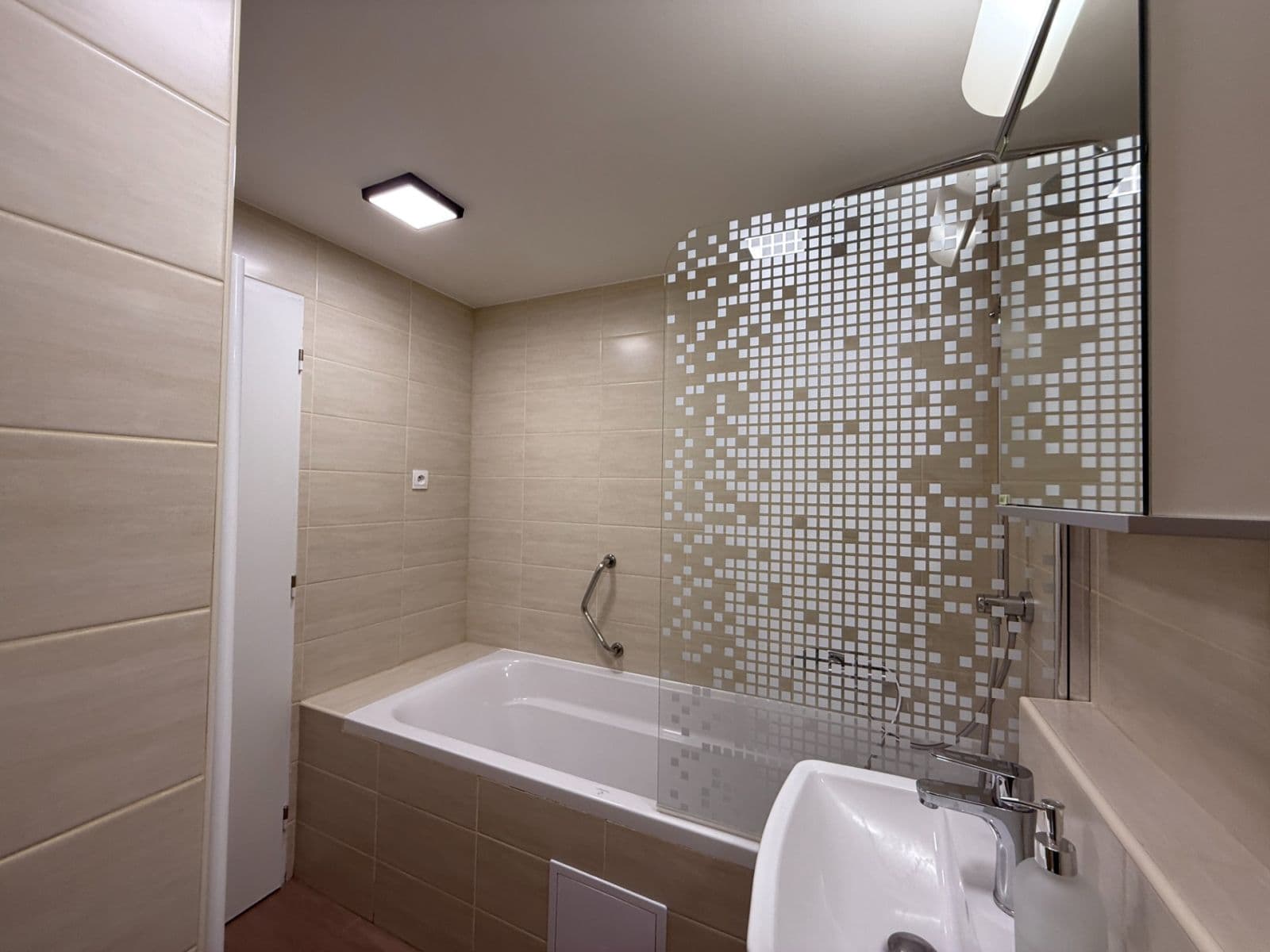 Prodej bytu 2+kk 43 m², Hnězdenská, Praha, Praha Prodej bytu 2+kk 43 m², Hnězdenská, Praha, Praha