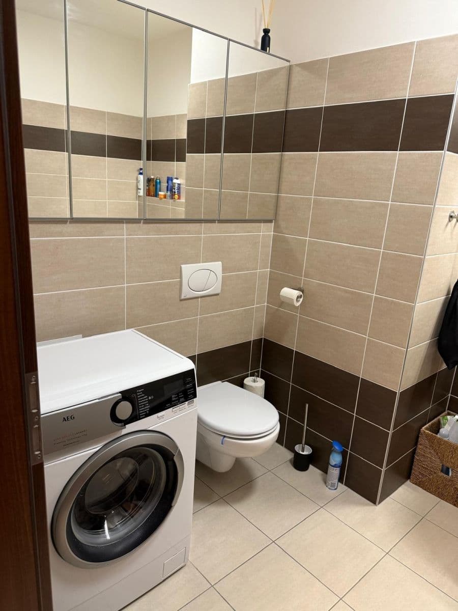 Pronájem bytu 2+kk 55 m², Československého exilu, Praha, Praha Pronájem bytu 2+kk 55 m², Československého exilu, Praha, Praha