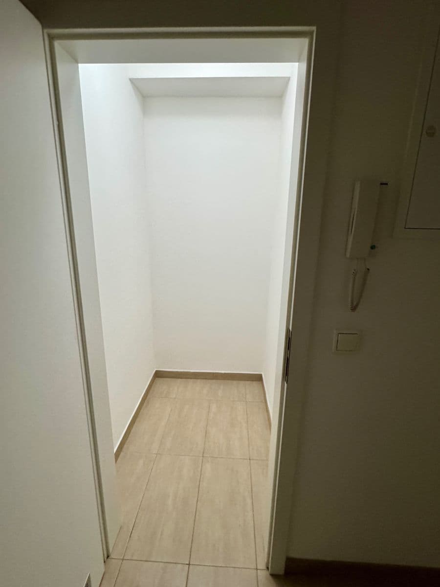 Prodej bytu 1+kk 35 m², Pavla Beneše, Praha, Praha Prodej bytu 1+kk 35 m², Pavla Beneše, Praha, Praha