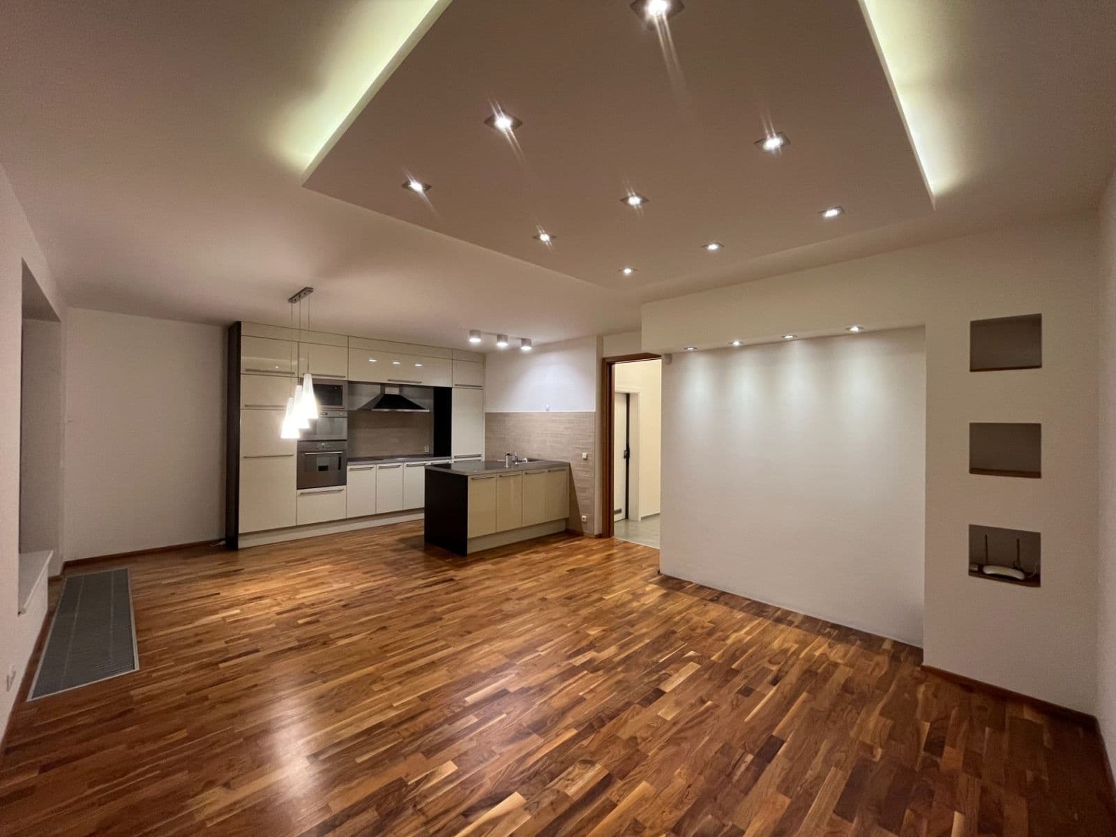 Pronájem bytu 4+kk 90 m², U Uranie, Praha, Praha Pronájem bytu 4+kk 90 m², U Uranie, Praha, Praha