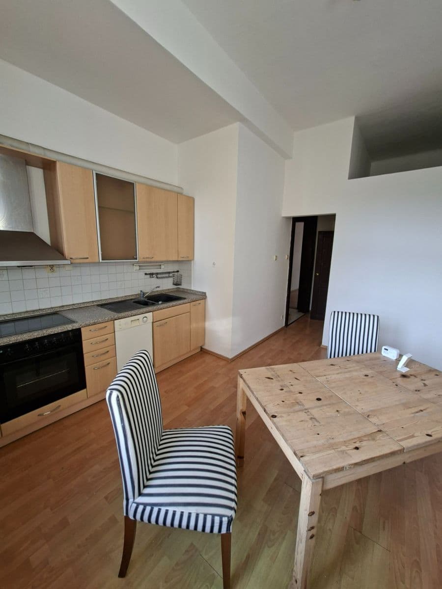 Pronájem bytu 1+1 50 m², Moravská, Praha, Praha Pronájem bytu 1+1 50 m², Moravská, Praha, Praha