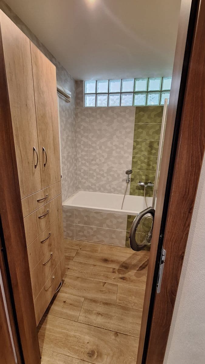 Pronájem bytu 3+kk 72 m², Hennerova, Praha, Praha Pronájem bytu 3+kk 72 m², Hennerova, Praha, Praha