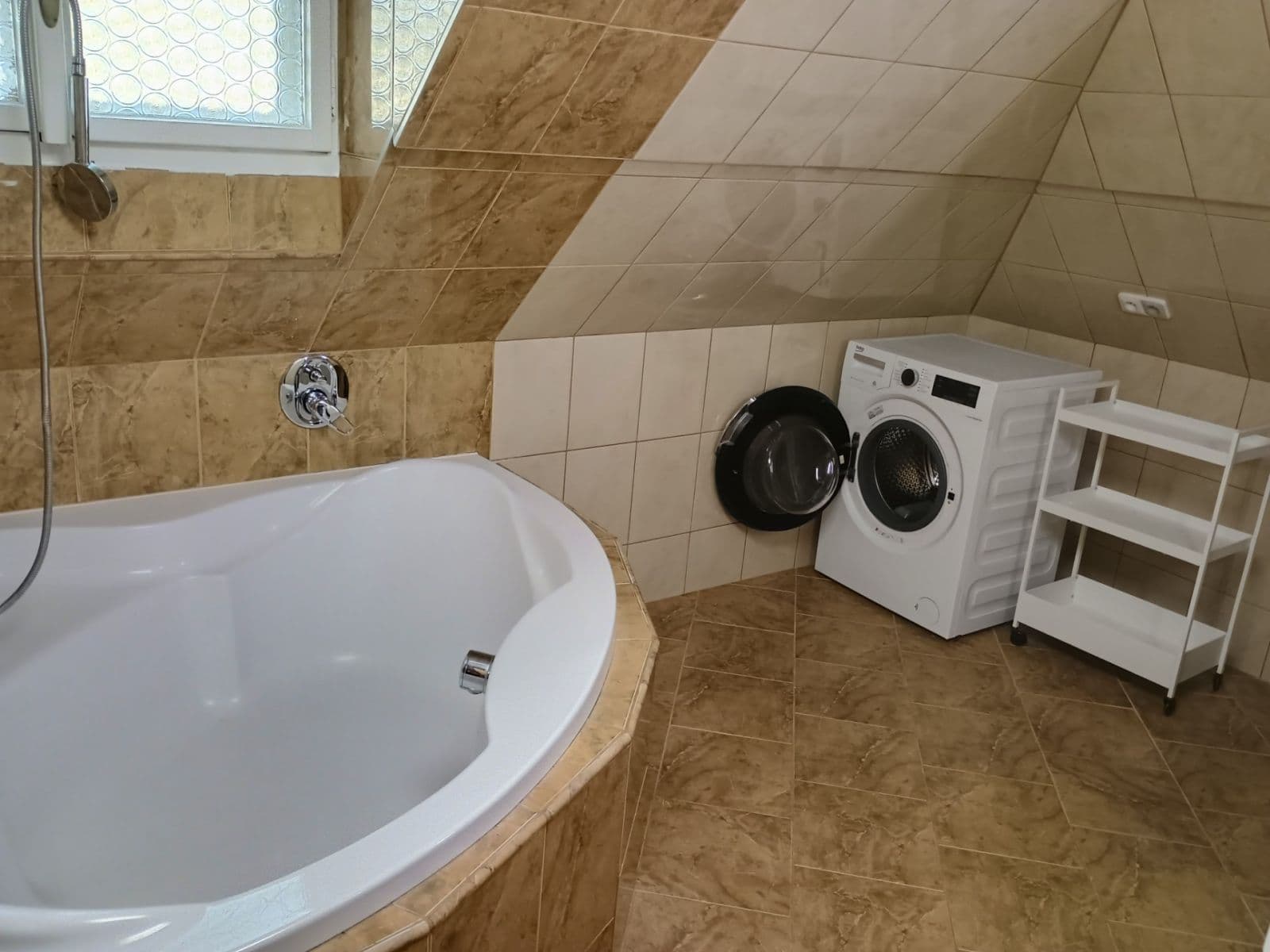 Pronájem bytu 3+1 85 m², Na Truhlářce, Praha, Praha Pronájem bytu 3+1 85 m², Na Truhlářce, Praha, Praha