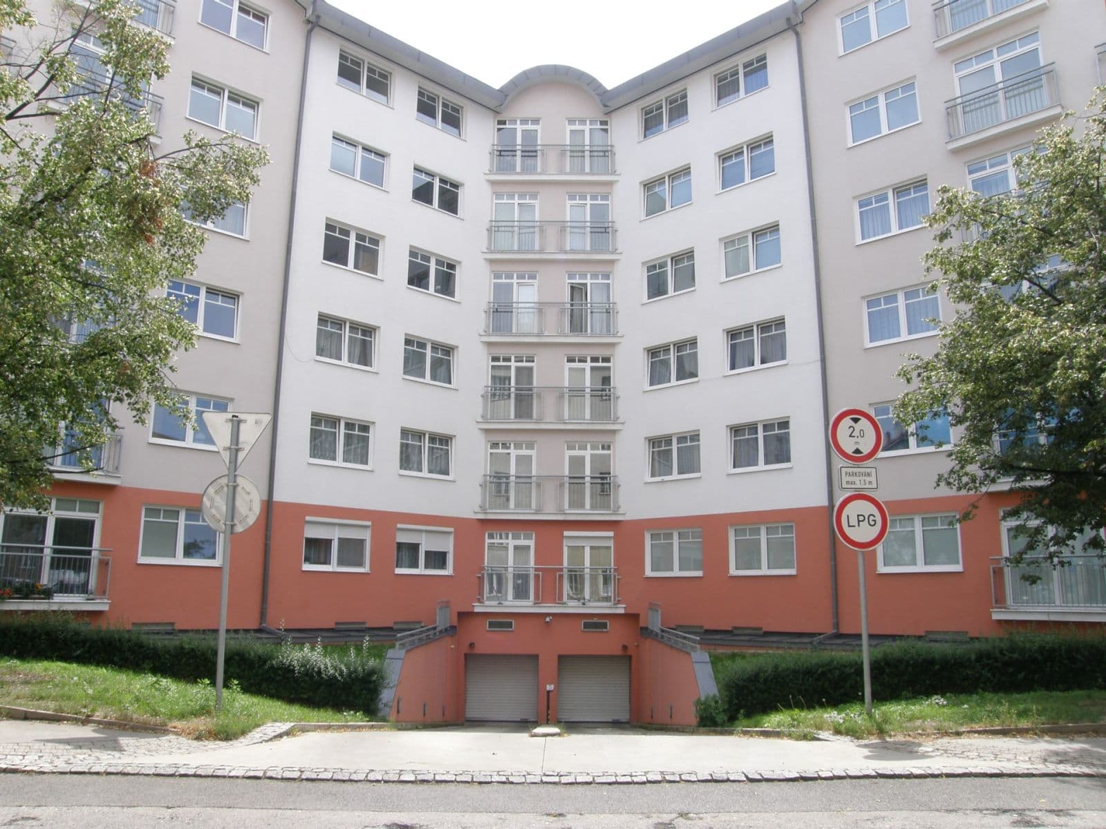 Pronájem garáže 10 m², Přípotoční, Praha, Praha Pronájem garáže 10 m², Přípotoční, Praha, Praha