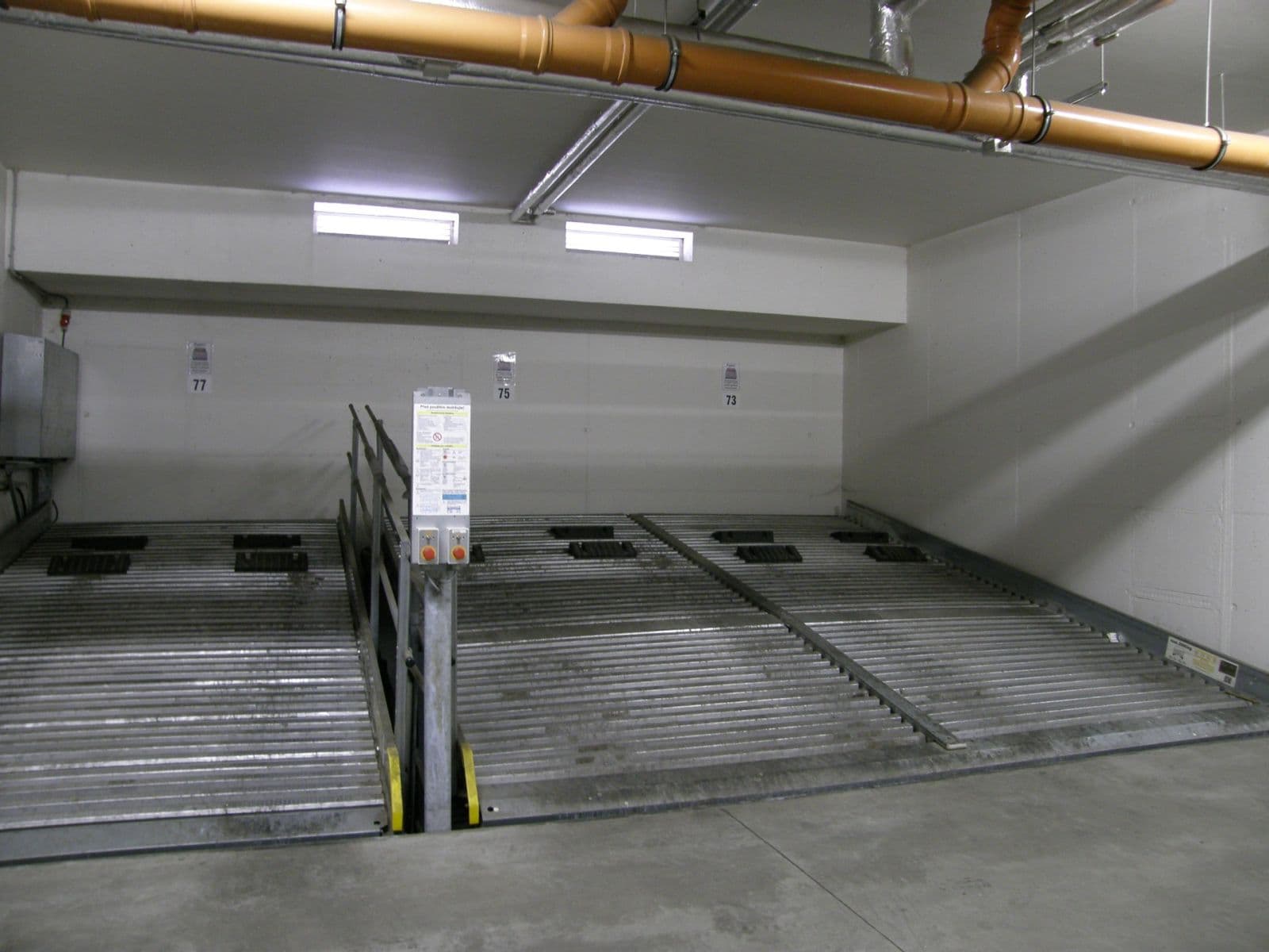 Pronájem garáže 10 m², Přípotoční, Praha, Praha Pronájem garáže 10 m², Přípotoční, Praha, Praha