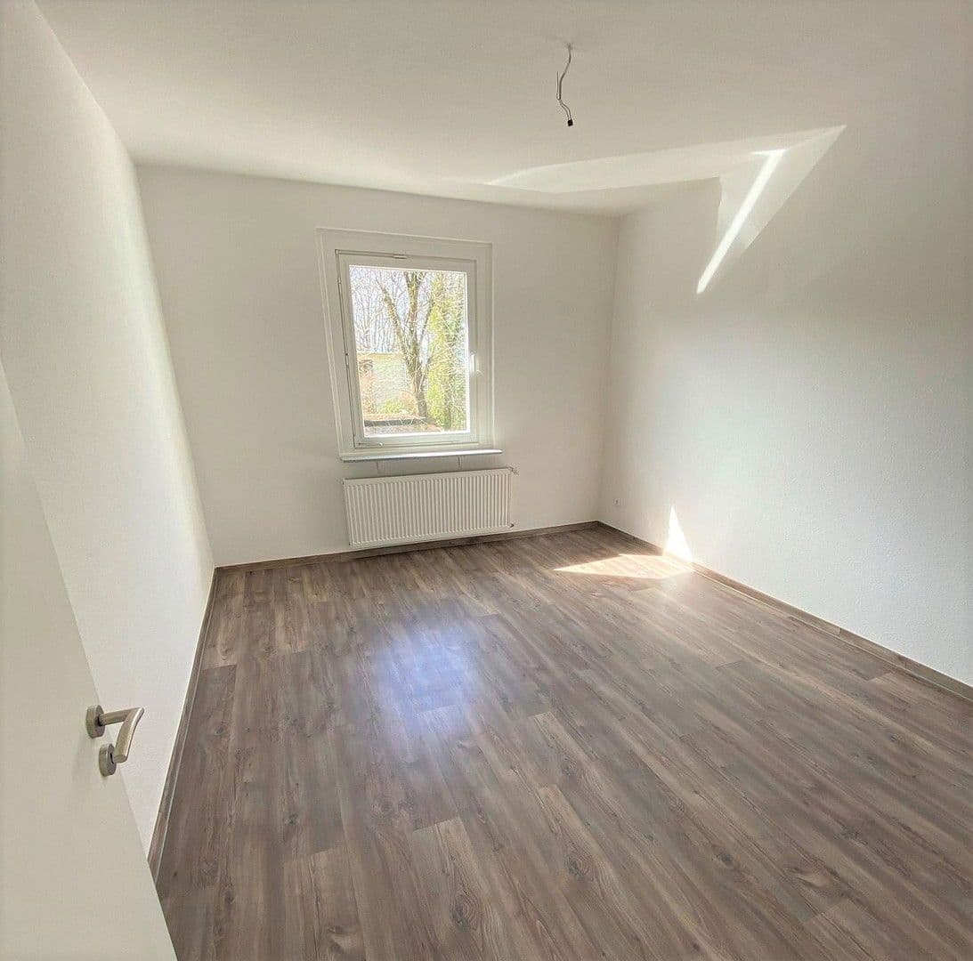 Pronájem bytu 3+kk 74 m², Lindenallee 14, Remscheid-Lüttringhausen, Severní Porýní-Vestfálsko Pronájem bytu 3+kk 74 m², Lindenallee 14, Remscheid-Lüttringhausen, Severní Porýní-Vestfálsko
