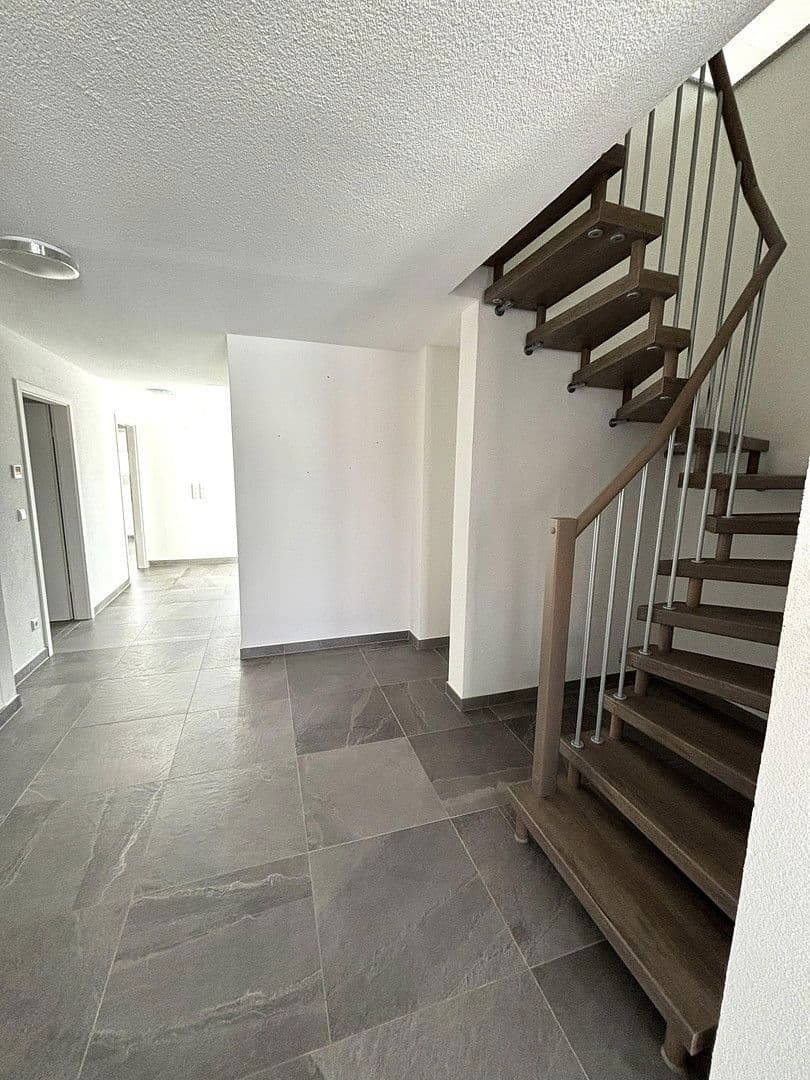 Pronájem bytu 5+1 200 m², Sindelfingen, Bádensko-Württembersko Pronájem bytu 5+1 200 m², Sindelfingen, Bádensko-Württembersko