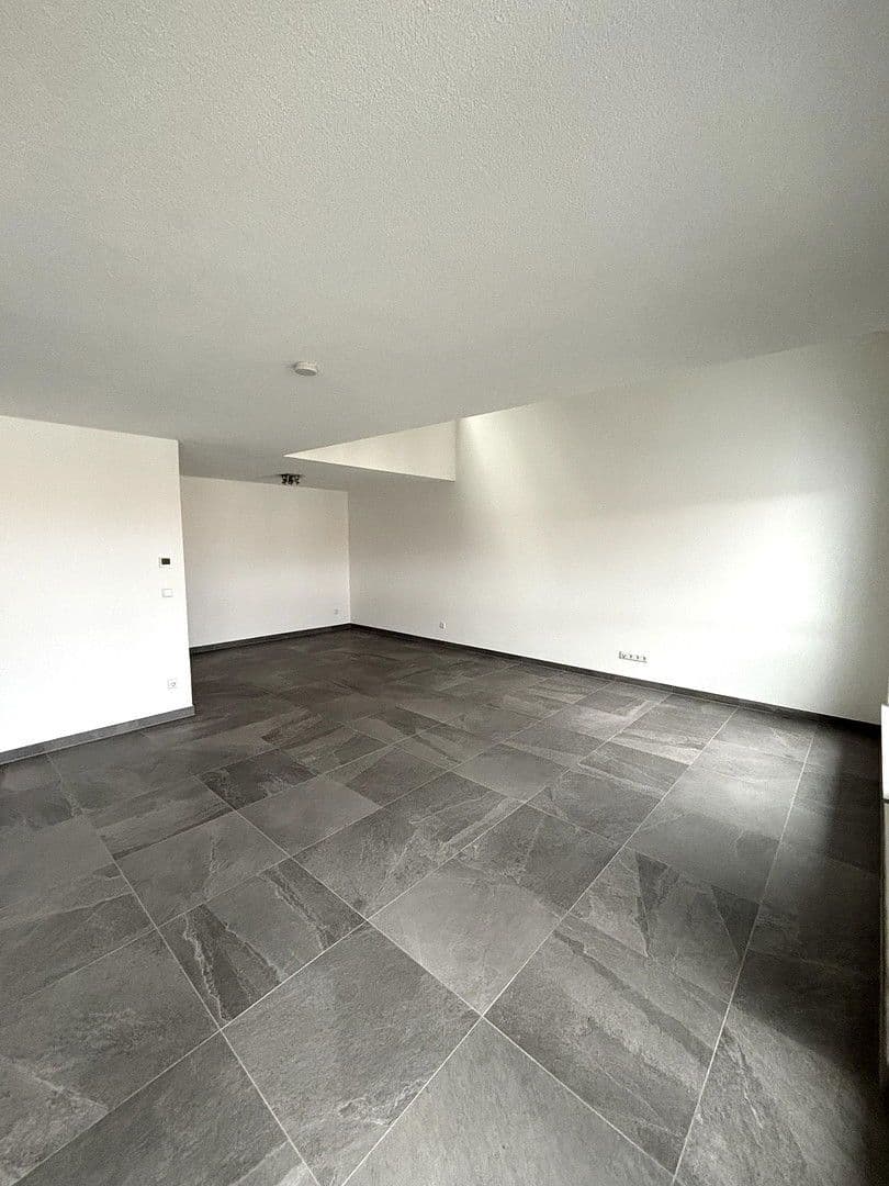 Pronájem bytu 5+1 200 m², Sindelfingen, Bádensko-Württembersko Pronájem bytu 5+1 200 m², Sindelfingen, Bádensko-Württembersko