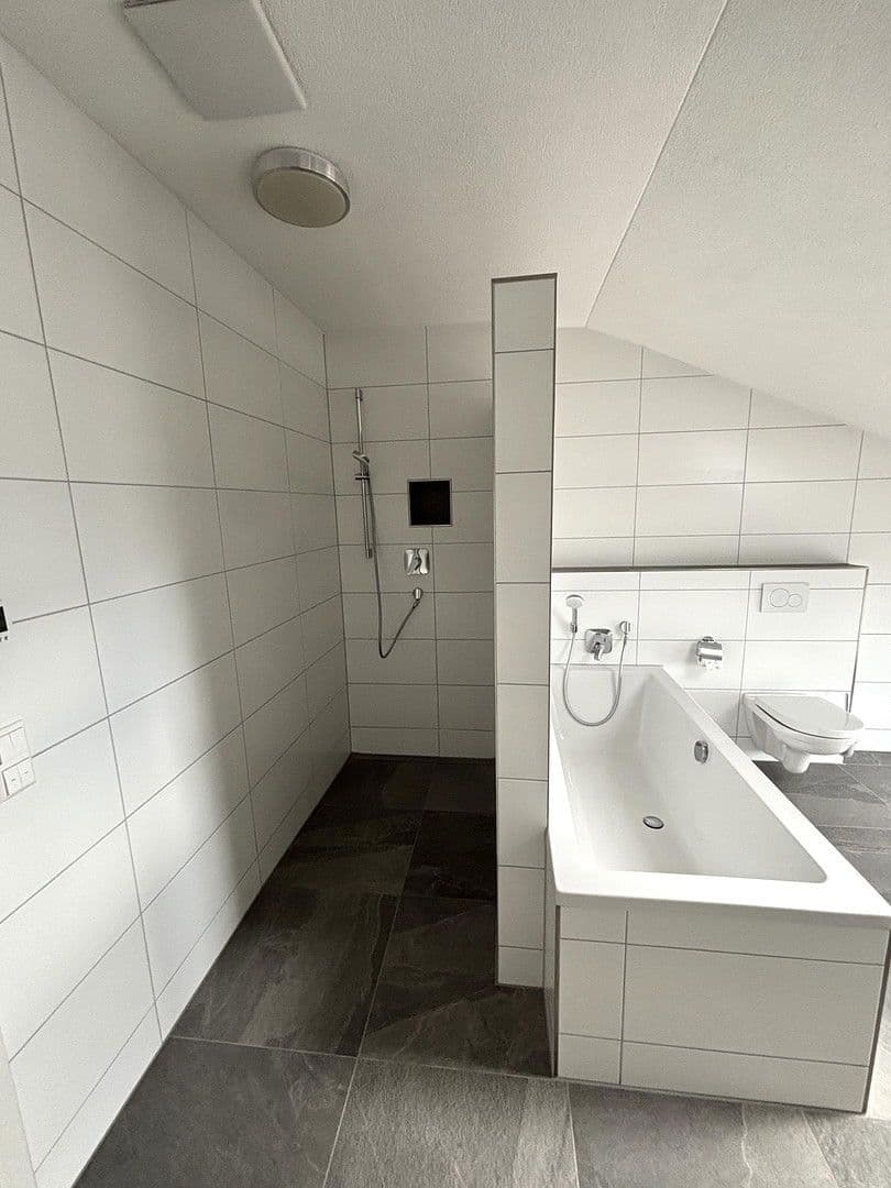 Pronájem bytu 5+1 200 m², Sindelfingen, Bádensko-Württembersko Pronájem bytu 5+1 200 m², Sindelfingen, Bádensko-Württembersko