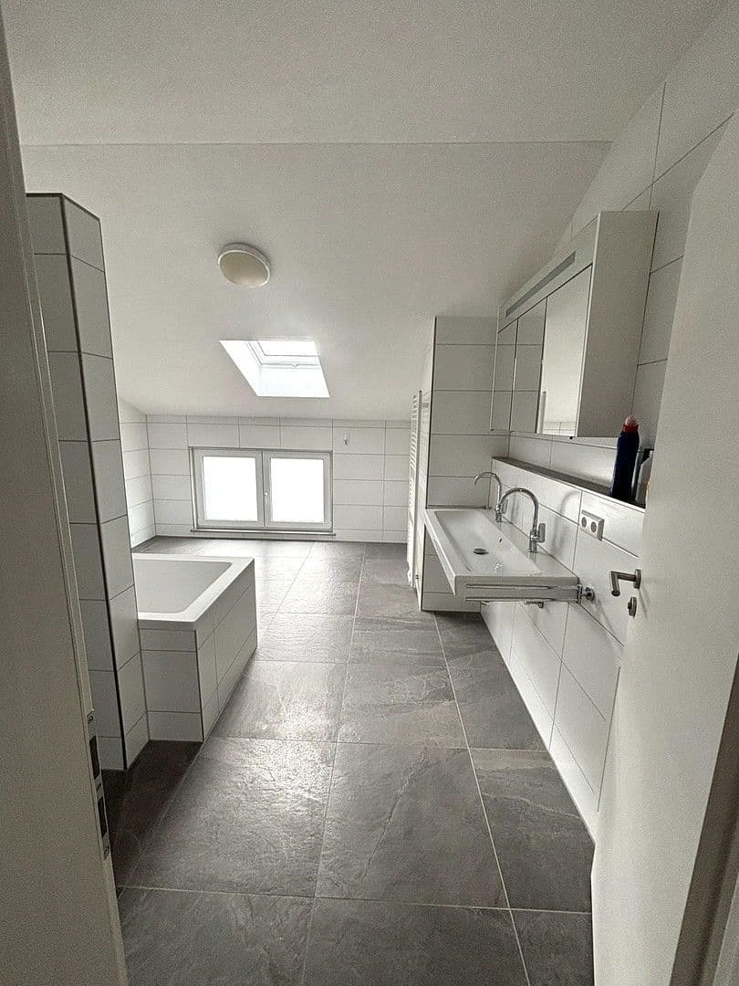 Pronájem bytu 5+1 200 m², Sindelfingen, Bádensko-Württembersko Pronájem bytu 5+1 200 m², Sindelfingen, Bádensko-Württembersko