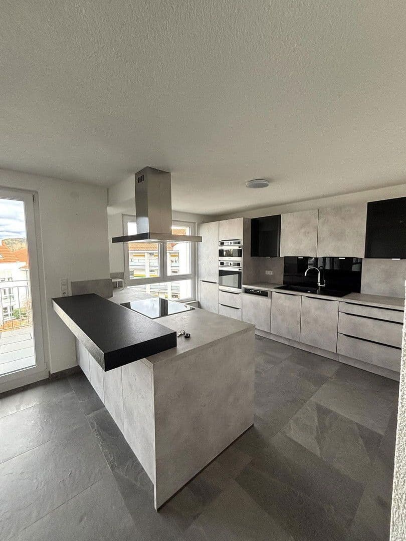 Pronájem bytu 5+1 200 m², Sindelfingen, Bádensko-Württembersko Pronájem bytu 5+1 200 m², Sindelfingen, Bádensko-Württembersko