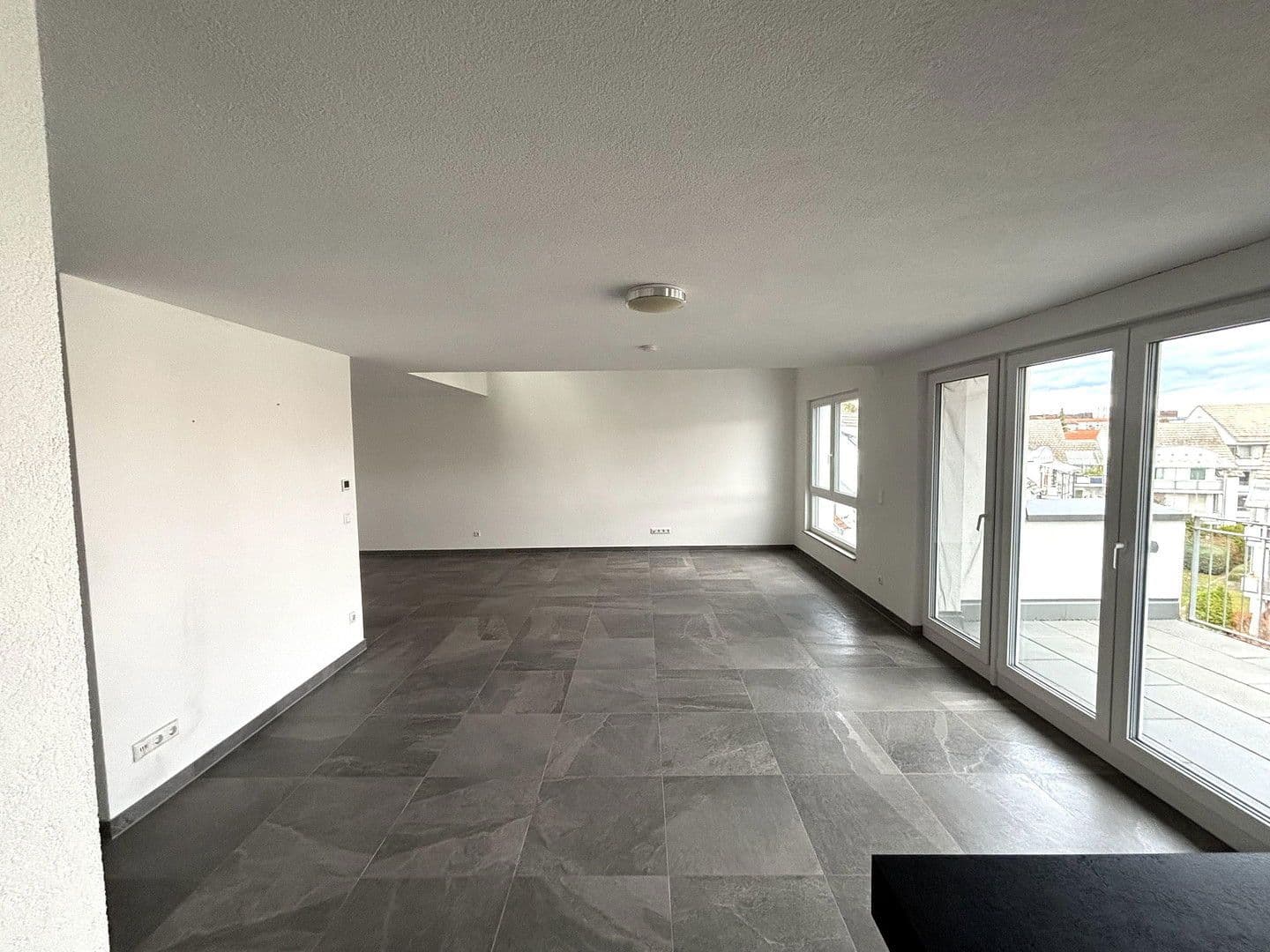 Pronájem bytu 5+1 200 m², Sindelfingen, Bádensko-Württembersko Pronájem bytu 5+1 200 m², Sindelfingen, Bádensko-Württembersko