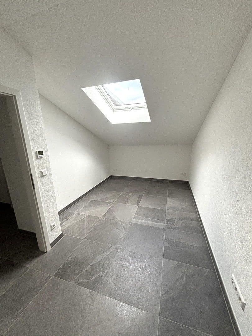 Pronájem bytu 5+1 200 m², Sindelfingen, Bádensko-Württembersko Pronájem bytu 5+1 200 m², Sindelfingen, Bádensko-Württembersko