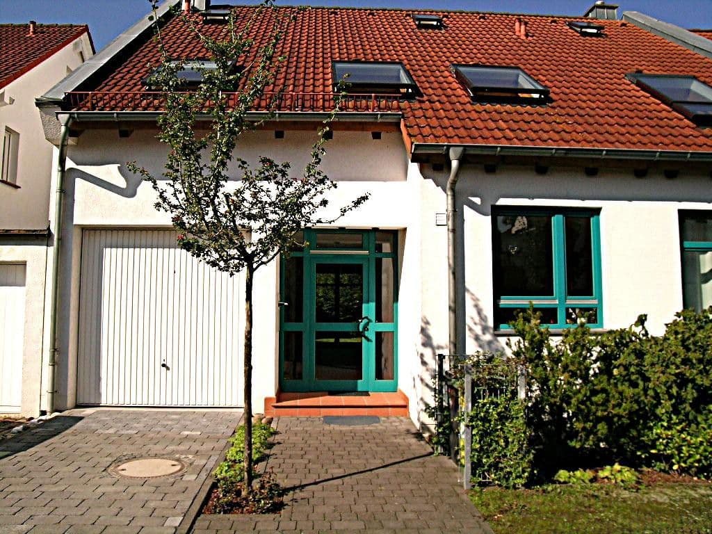 Pronájem domu 200 m², pozemek 420 m², Frankfurt, Hessen Pronájem domu 200 m², pozemek 420 m², Frankfurt, Hessen