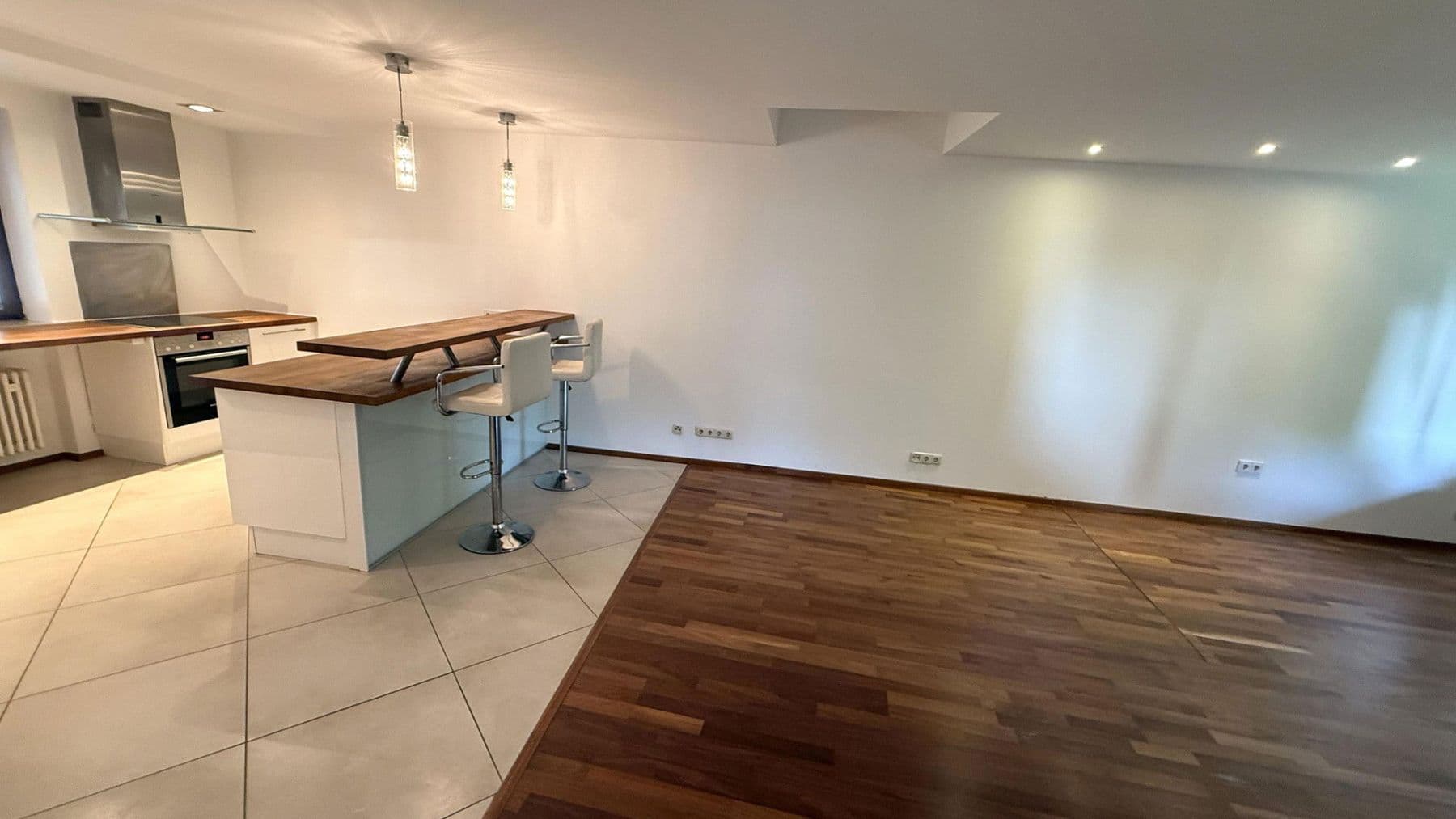 Pronájem bytu 4+1 140 m², Germeringer Straße 20, Planegg, Bavorsko Pronájem bytu 4+1 140 m², Germeringer Straße 20, Planegg, Bavorsko