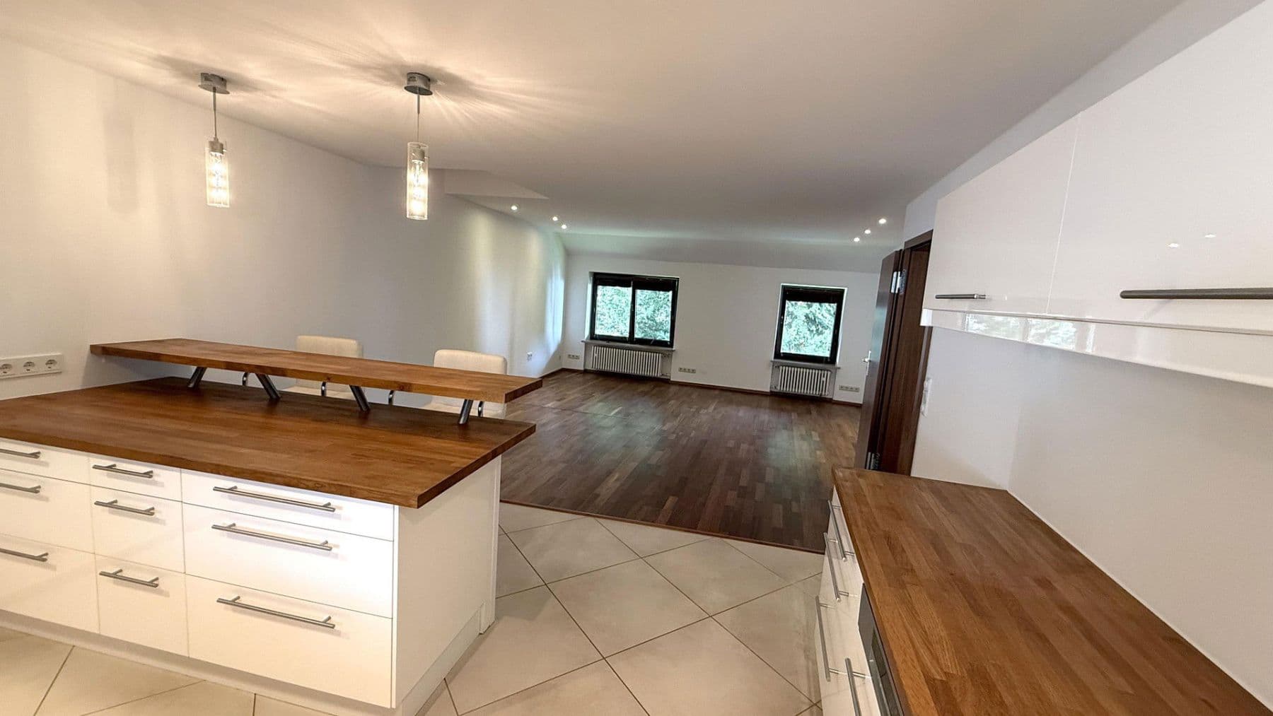 Pronájem bytu 4+1 140 m², Germeringer Straße 20, Planegg, Bavorsko Pronájem bytu 4+1 140 m², Germeringer Straße 20, Planegg, Bavorsko