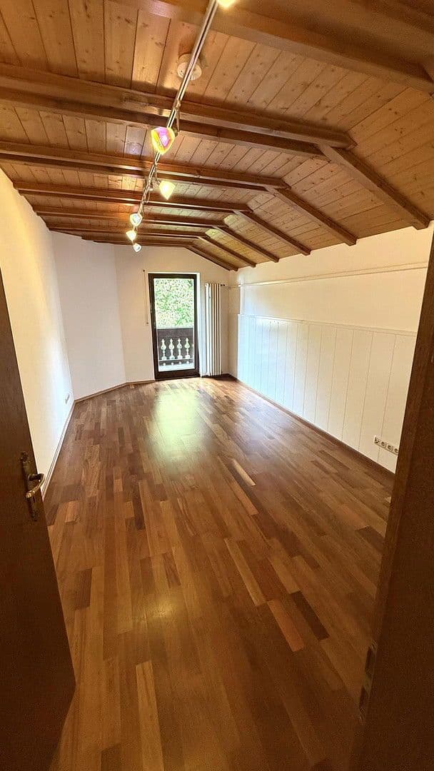 Pronájem bytu 4+1 140 m², Germeringer Straße 20, Planegg, Bavorsko Pronájem bytu 4+1 140 m², Germeringer Straße 20, Planegg, Bavorsko