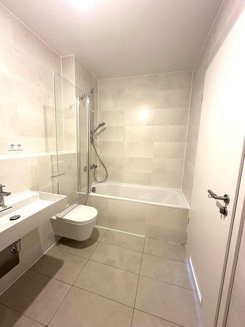 Pronájem bytu 2+1 62 m², Hermine-von-Parish-Straße 43, München, Bavorsko Pronájem bytu 2+1 62 m², Hermine-von-Parish-Straße 43, München, Bavorsko