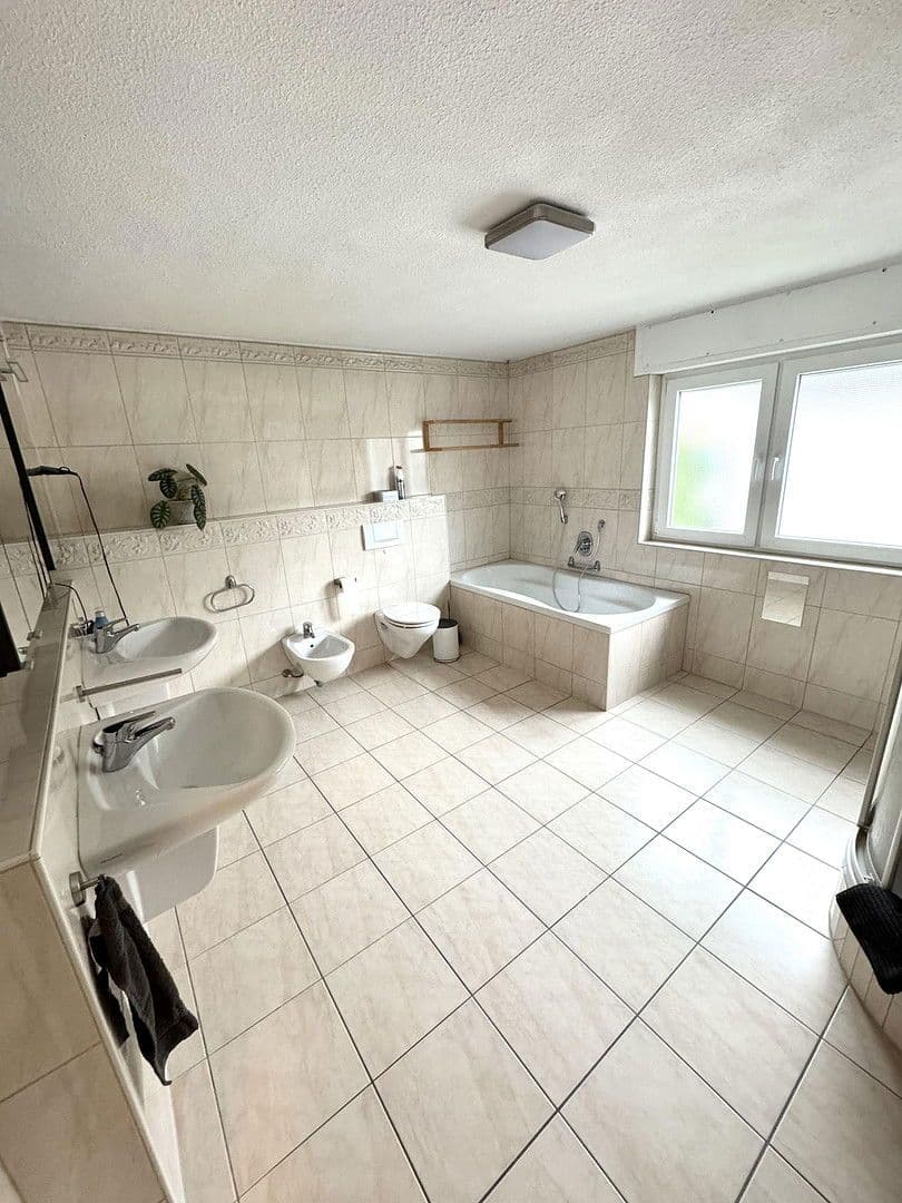 Prodej domu 220 m², pozemek 689 m², Muggensturm, Bádensko-Württembersko Prodej domu 220 m², pozemek 689 m², Muggensturm, Bádensko-Württembersko