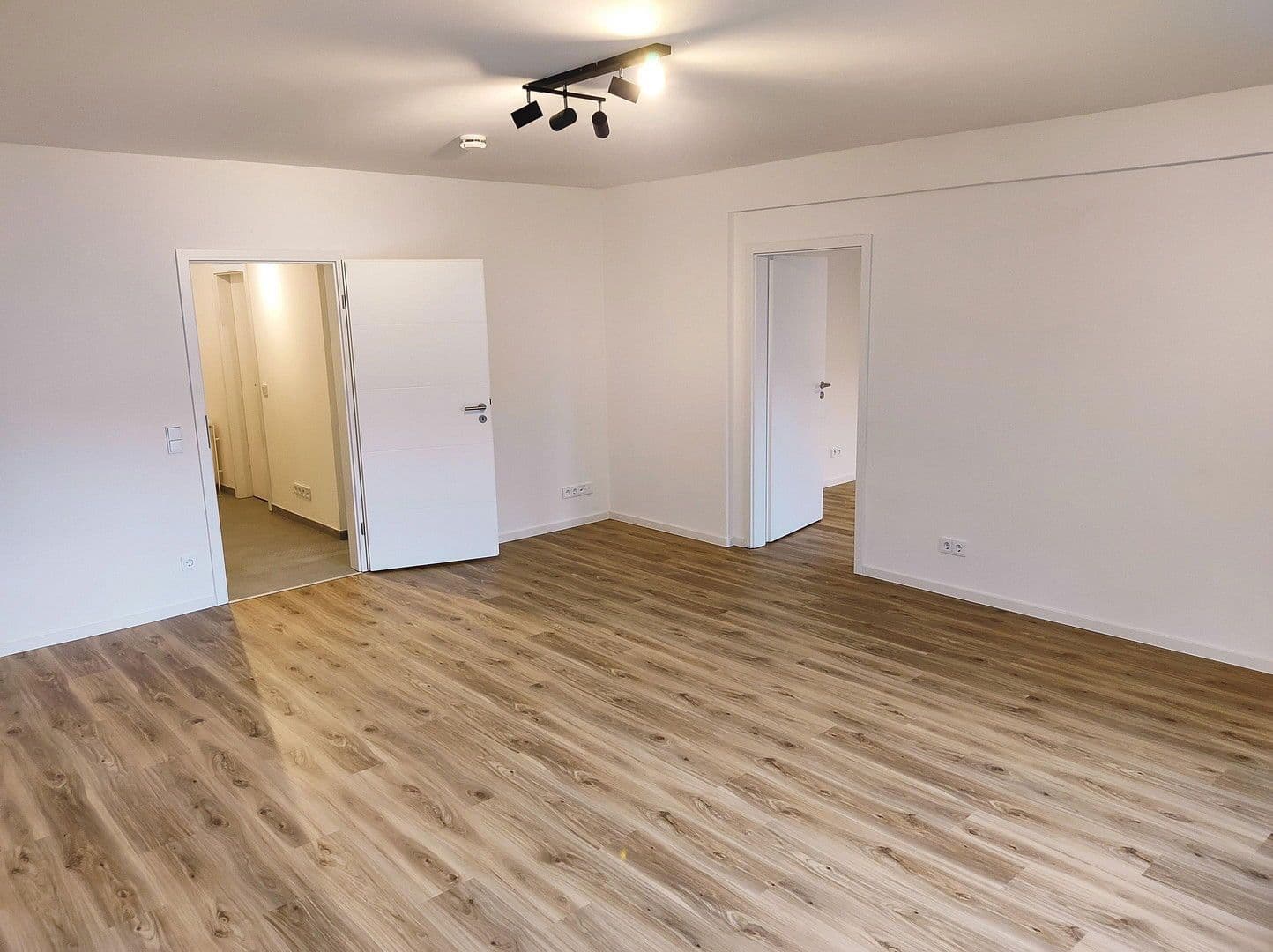 Pronájem bytu 2+1 66 m², Hannover, Dolní Sasko Pronájem bytu 2+1 66 m², Hannover, Dolní Sasko