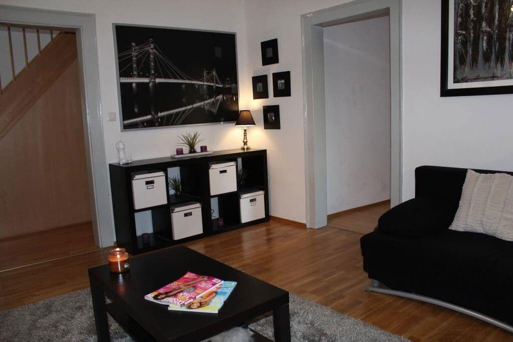 Pronájem domu 128 m², pozemek 71 m², Stuttgart, Bádensko-Württembersko Pronájem domu 128 m², pozemek 71 m², Stuttgart, Bádensko-Württembersko