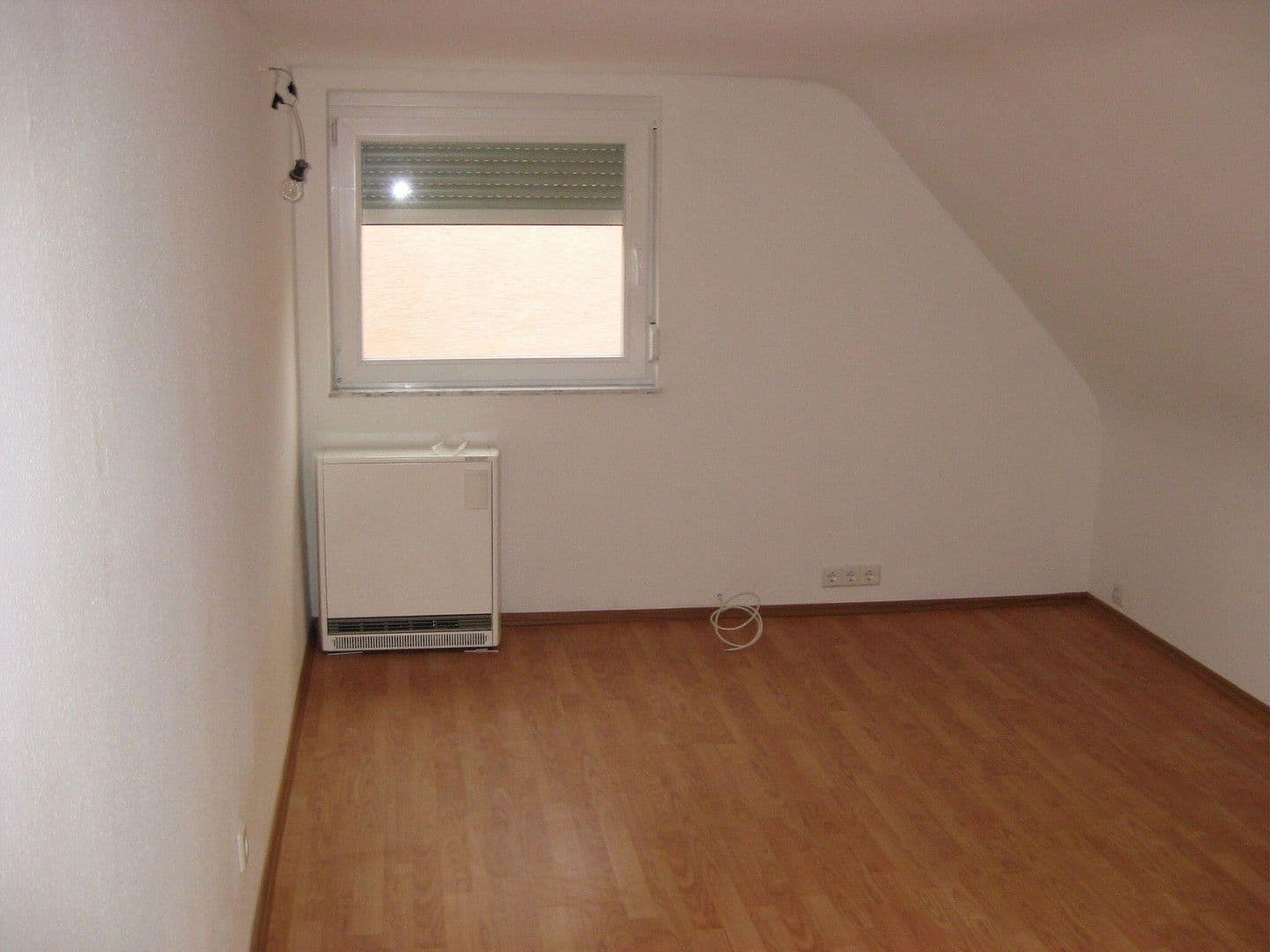 Pronájem domu 128 m², pozemek 71 m², Stuttgart, Bádensko-Württembersko Pronájem domu 128 m², pozemek 71 m², Stuttgart, Bádensko-Württembersko