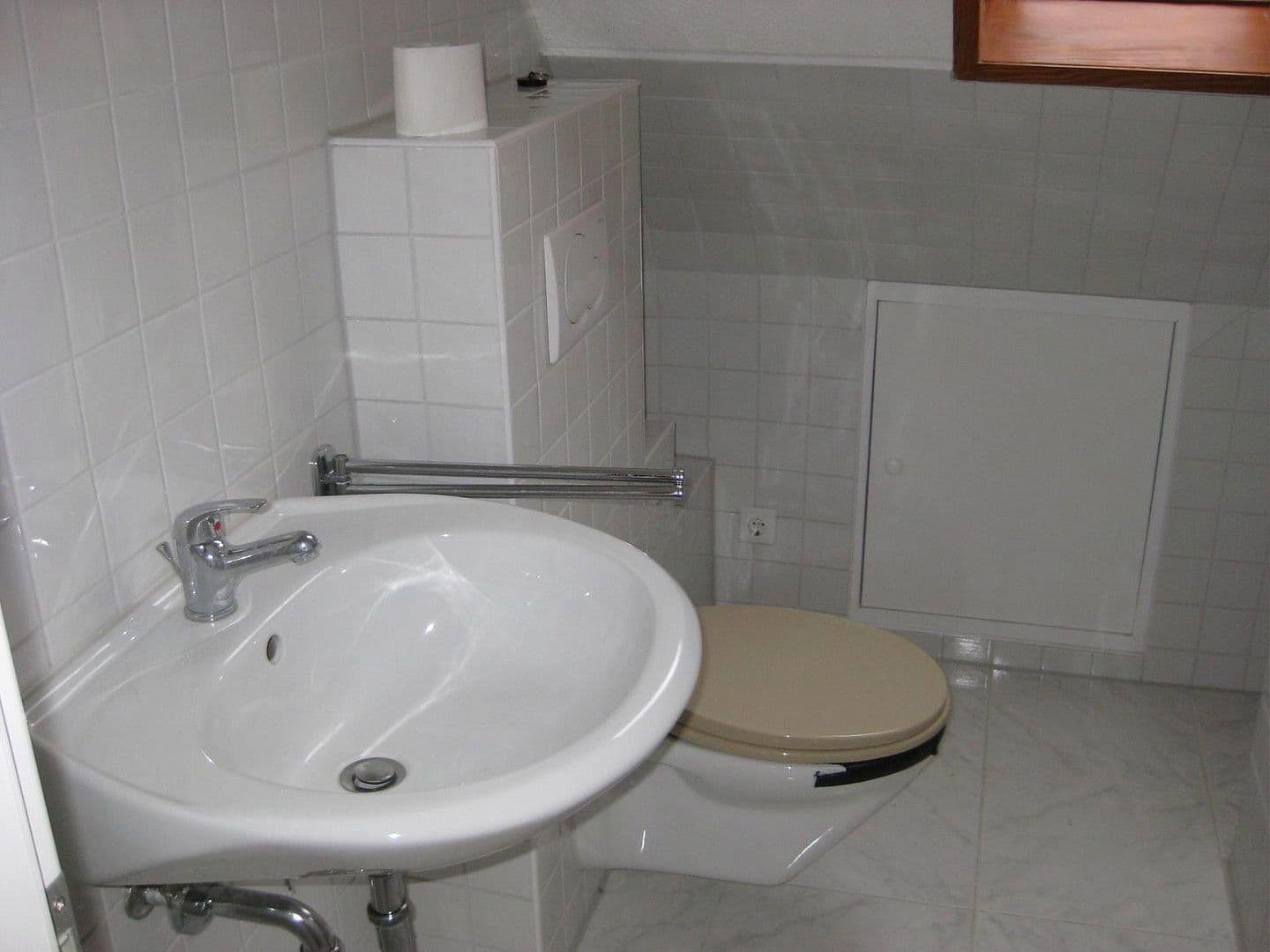 Pronájem domu 128 m², pozemek 71 m², Stuttgart, Bádensko-Württembersko Pronájem domu 128 m², pozemek 71 m², Stuttgart, Bádensko-Württembersko