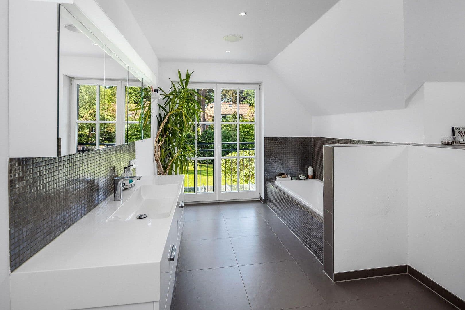 Prodej domu 440 m², pozemek 1.799 m², Nibelungenweg 22, Hamburg, Hamburg Prodej domu 440 m², pozemek 1.799 m², Nibelungenweg 22, Hamburg, Hamburg