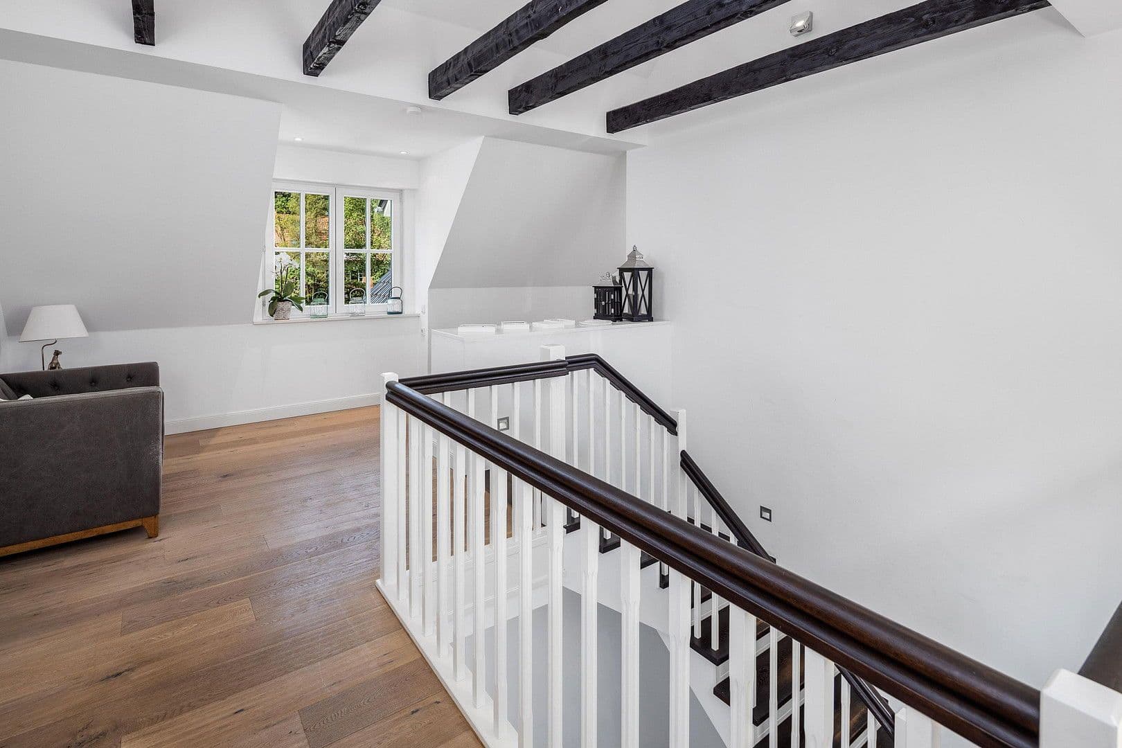 Prodej domu 440 m², pozemek 1.799 m², Nibelungenweg 22, Hamburg, Hamburg Prodej domu 440 m², pozemek 1.799 m², Nibelungenweg 22, Hamburg, Hamburg