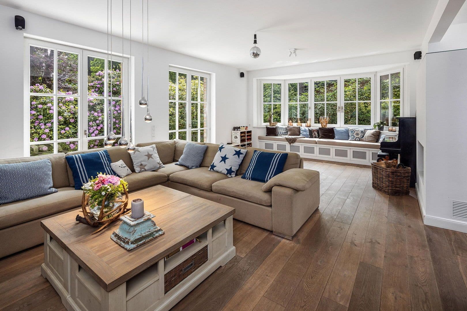 Prodej domu 440 m², pozemek 1.799 m², Nibelungenweg 22, Hamburg, Hamburg Prodej domu 440 m², pozemek 1.799 m², Nibelungenweg 22, Hamburg, Hamburg