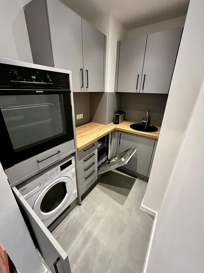 Prodej bytu 1+1 27 m², Tassiloplatz, München - Au-Haidhausen, Bavorsko Prodej bytu 1+1 27 m², Tassiloplatz, München - Au-Haidhausen, Bavorsko