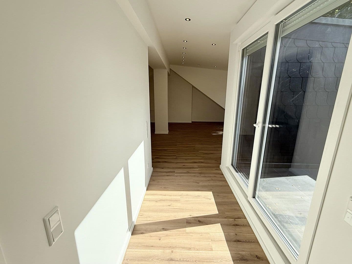 Pronájem bytu 3+1 98 m², Königsberger Straße, Oberhausen, Severní Porýní-Vestfálsko Pronájem bytu 3+1 98 m², Königsberger Straße, Oberhausen, Severní Porýní-Vestfálsko