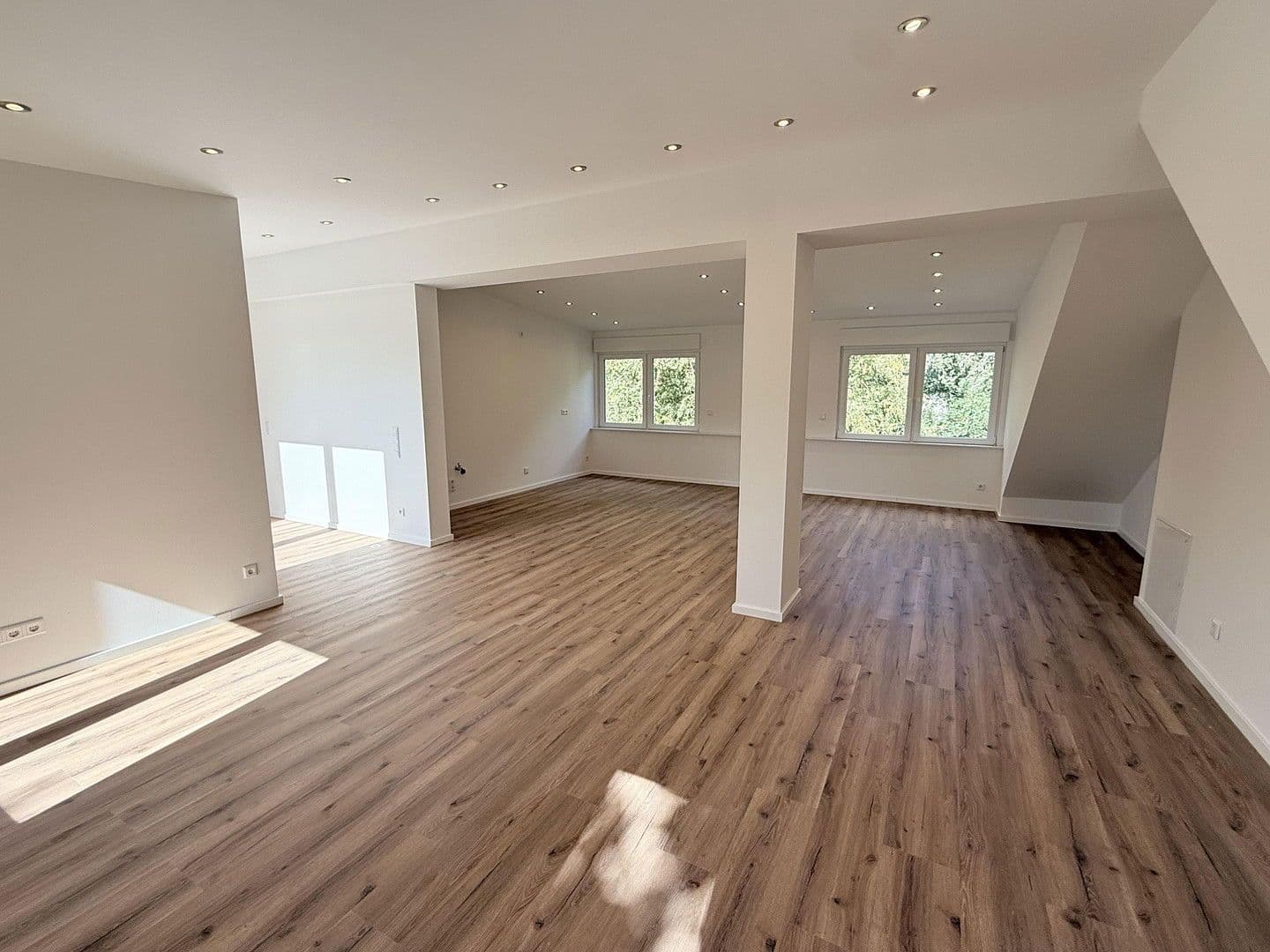 Pronájem bytu 3+1 98 m², Königsberger Straße, Oberhausen, Severní Porýní-Vestfálsko Pronájem bytu 3+1 98 m², Königsberger Straße, Oberhausen, Severní Porýní-Vestfálsko