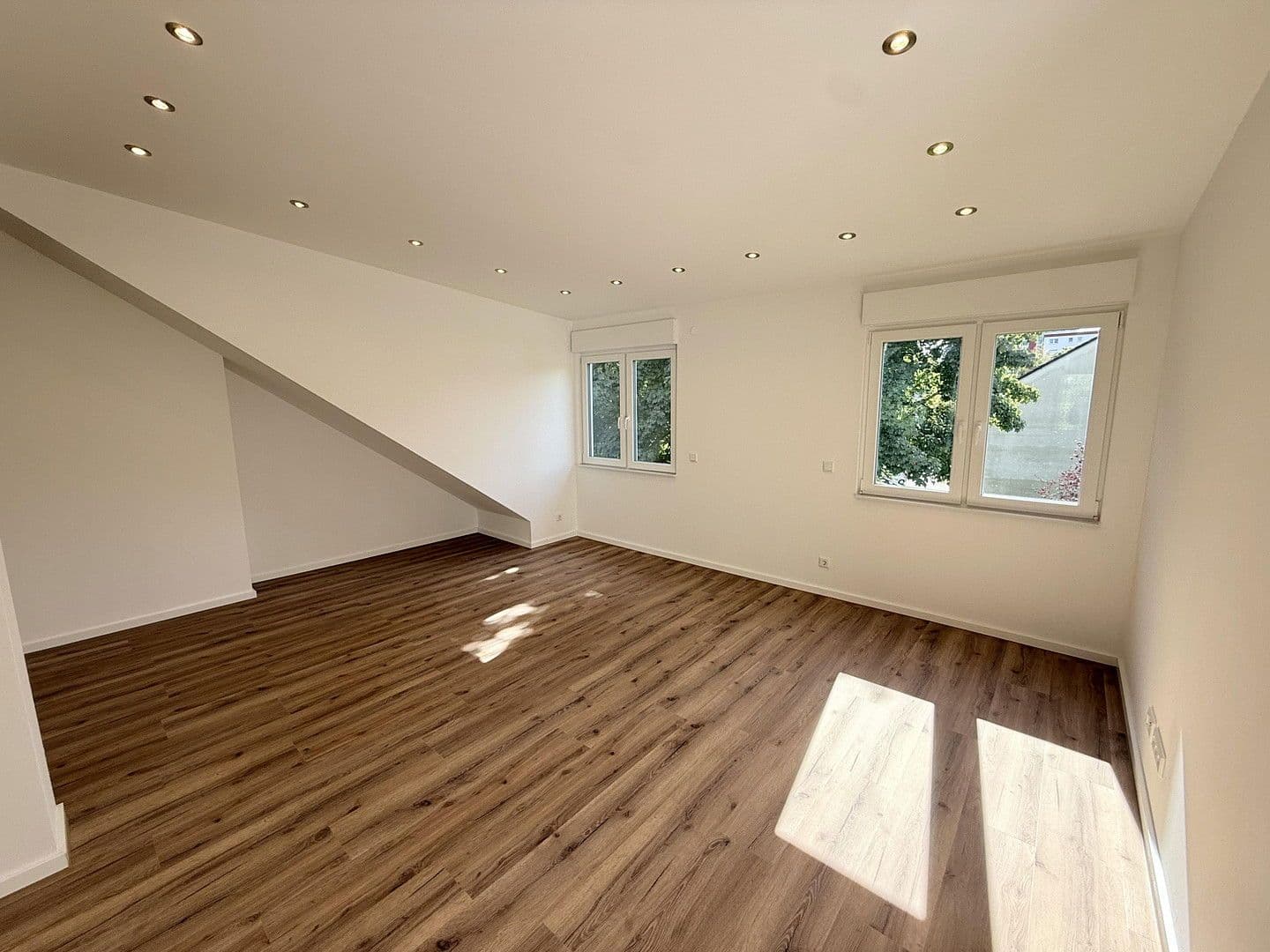 Pronájem bytu 3+1 98 m², Königsberger Straße, Oberhausen, Severní Porýní-Vestfálsko Pronájem bytu 3+1 98 m², Königsberger Straße, Oberhausen, Severní Porýní-Vestfálsko