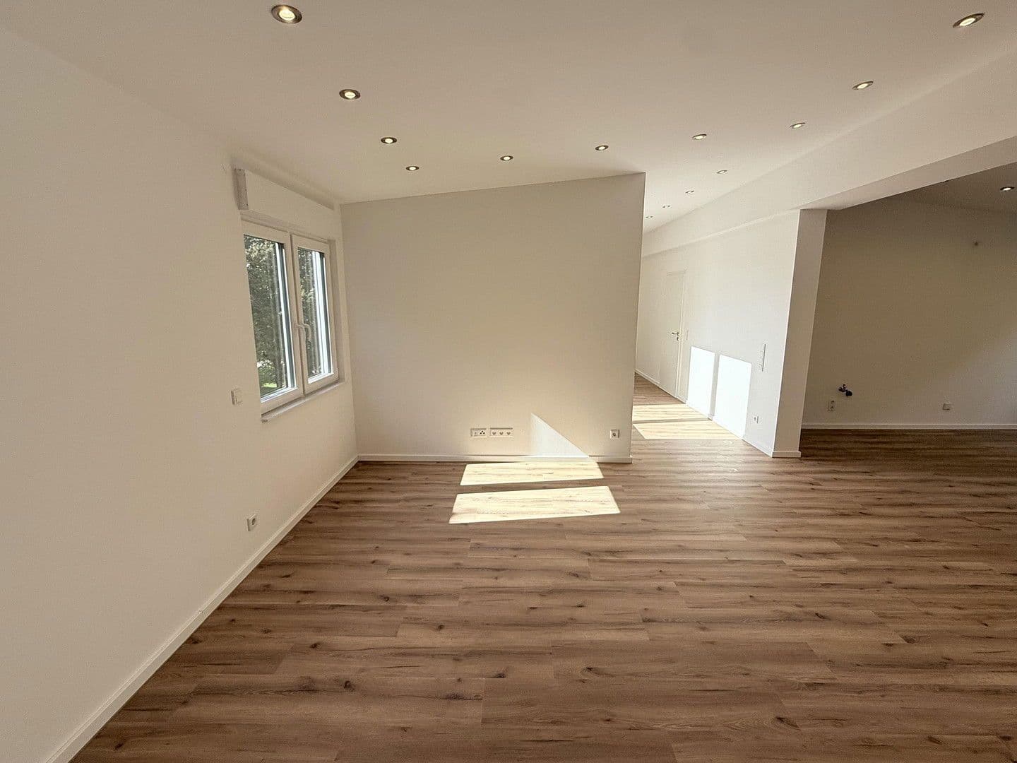 Pronájem bytu 3+1 98 m², Königsberger Straße, Oberhausen, Severní Porýní-Vestfálsko Pronájem bytu 3+1 98 m², Königsberger Straße, Oberhausen, Severní Porýní-Vestfálsko