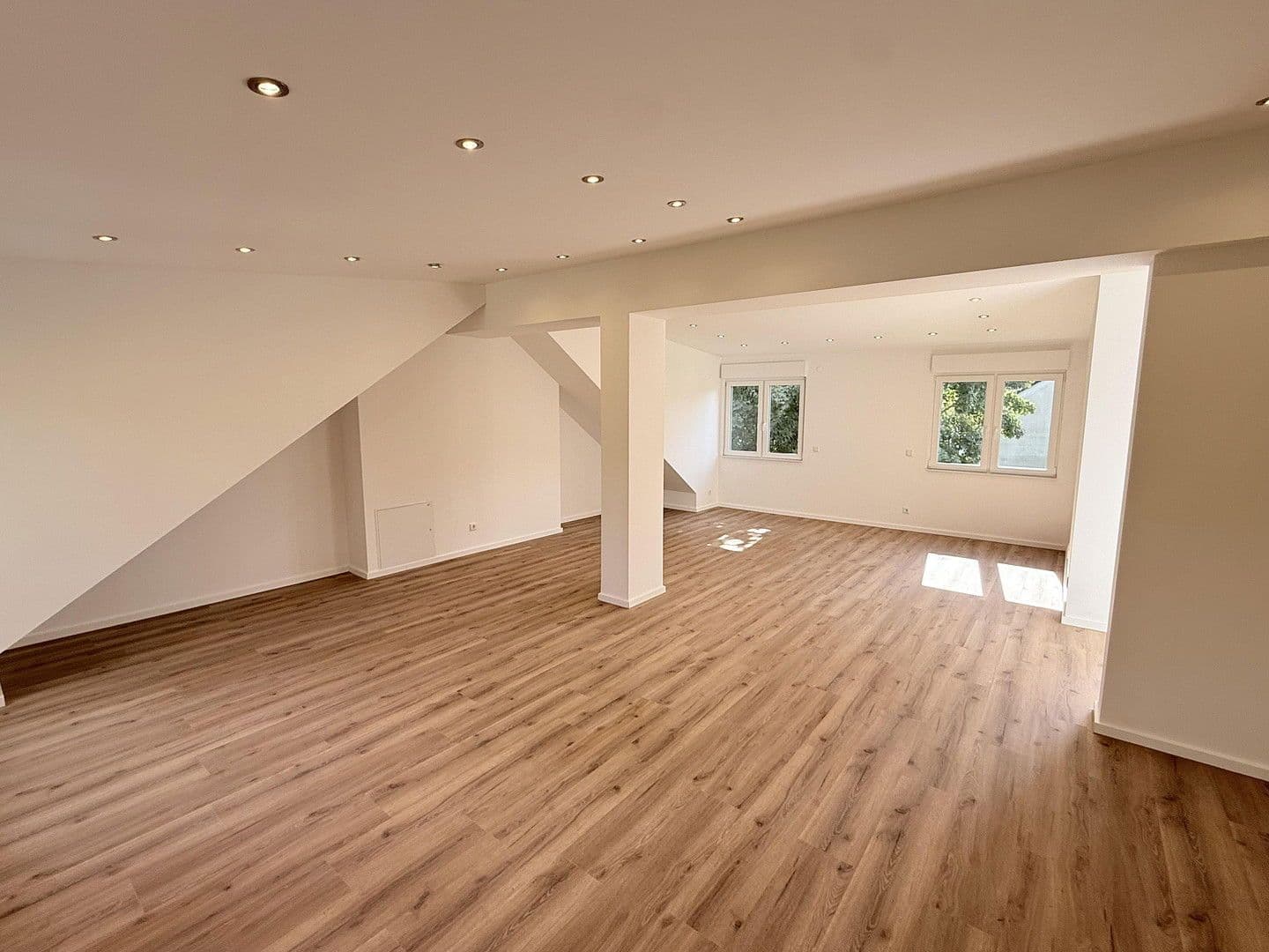 Pronájem bytu 3+1 98 m², Königsberger Straße, Oberhausen, Severní Porýní-Vestfálsko Pronájem bytu 3+1 98 m², Königsberger Straße, Oberhausen, Severní Porýní-Vestfálsko