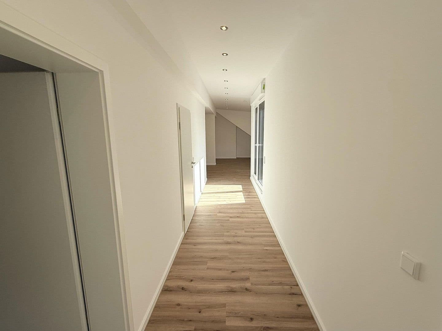 Pronájem bytu 3+1 98 m², Königsberger Straße, Oberhausen, Severní Porýní-Vestfálsko Pronájem bytu 3+1 98 m², Königsberger Straße, Oberhausen, Severní Porýní-Vestfálsko