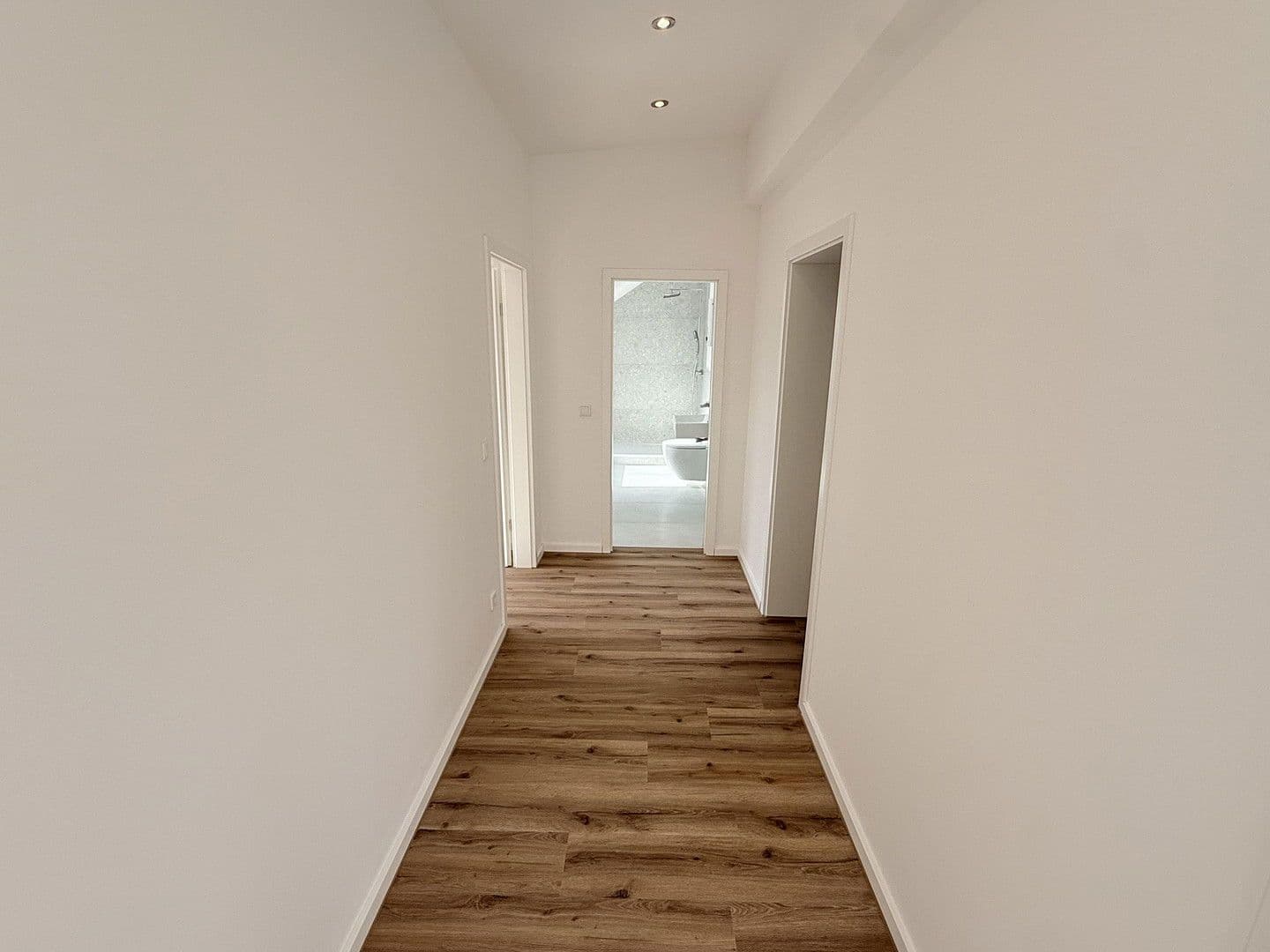 Pronájem bytu 3+1 98 m², Königsberger Straße, Oberhausen, Severní Porýní-Vestfálsko Pronájem bytu 3+1 98 m², Königsberger Straße, Oberhausen, Severní Porýní-Vestfálsko