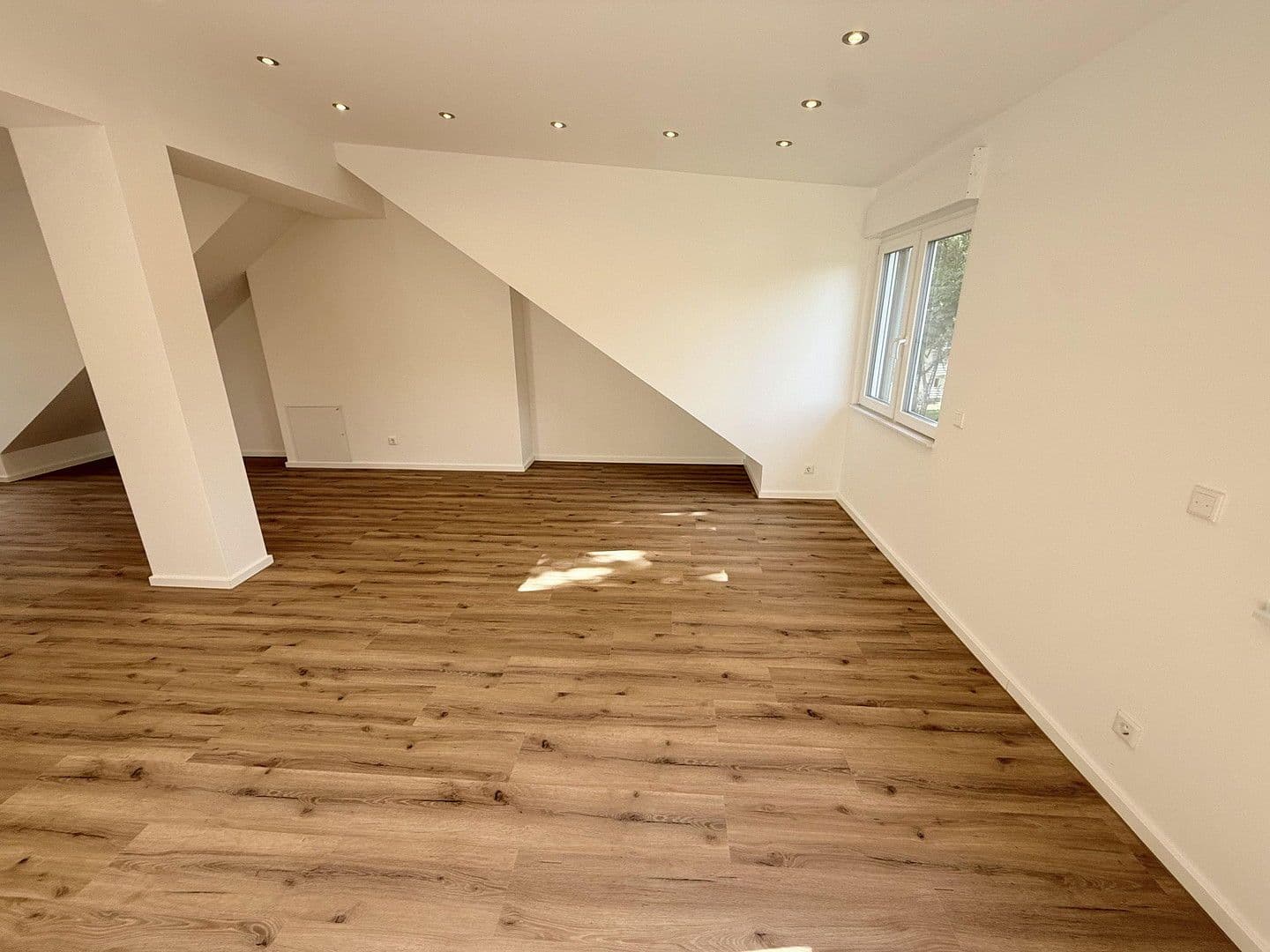 Pronájem bytu 3+1 98 m², Königsberger Straße, Oberhausen, Severní Porýní-Vestfálsko Pronájem bytu 3+1 98 m², Königsberger Straße, Oberhausen, Severní Porýní-Vestfálsko