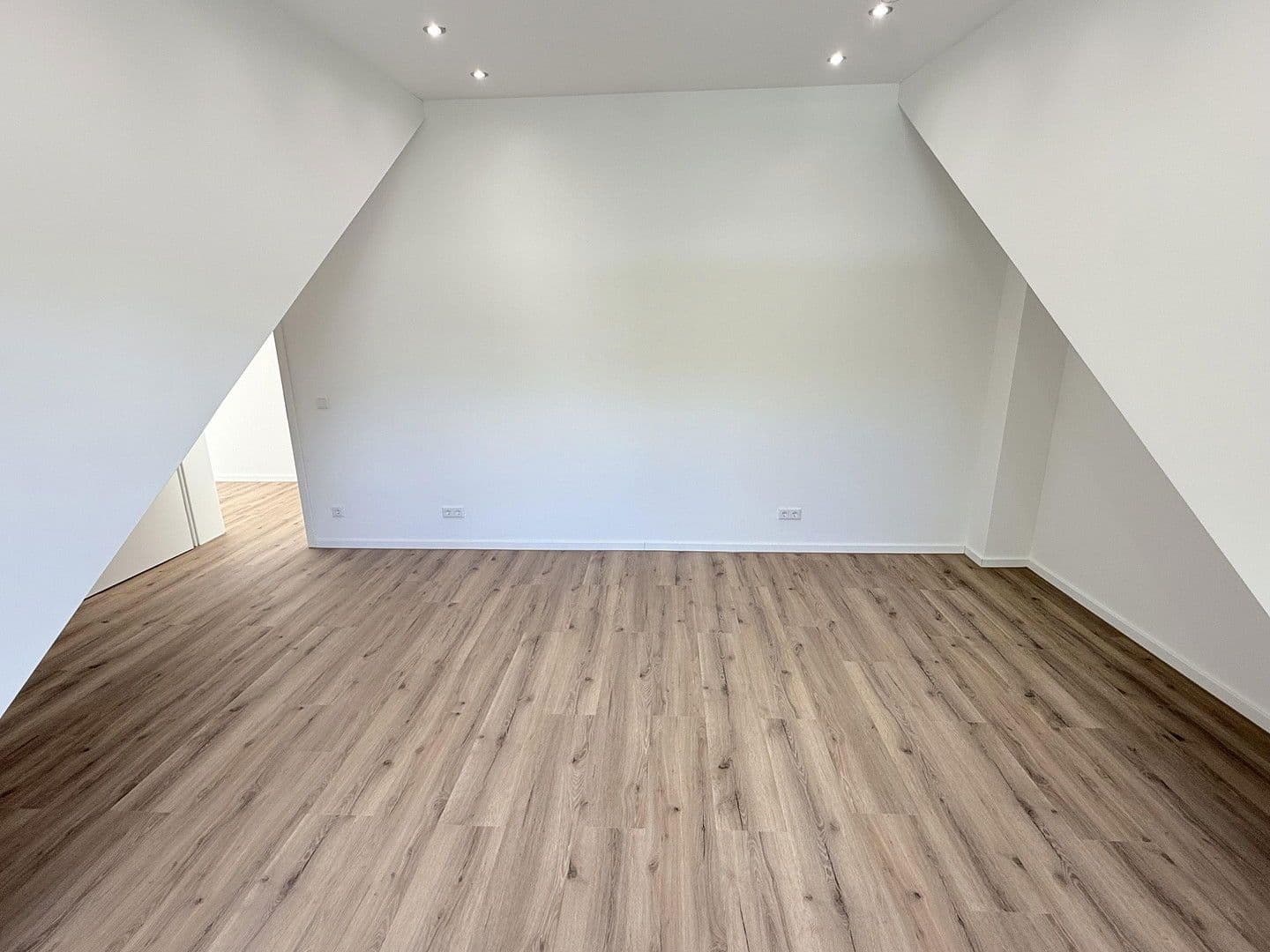 Pronájem bytu 3+1 98 m², Königsberger Straße, Oberhausen, Severní Porýní-Vestfálsko Pronájem bytu 3+1 98 m², Königsberger Straße, Oberhausen, Severní Porýní-Vestfálsko