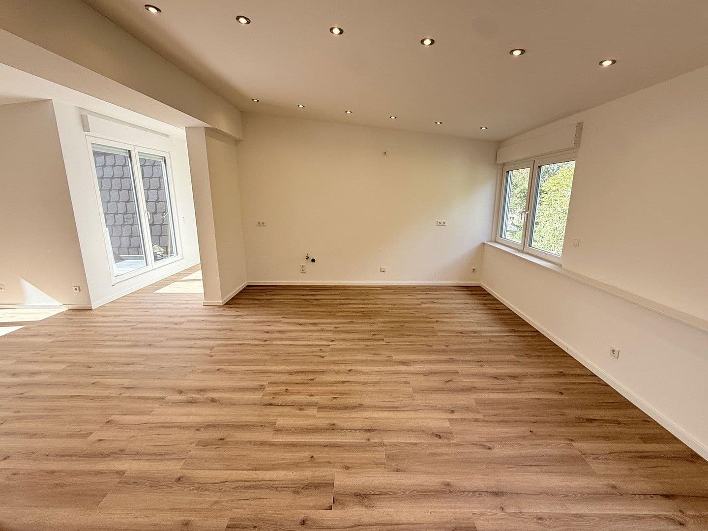 Pronájem bytu 3+1 98 m², Königsberger Straße, Oberhausen, Severní Porýní-Vestfálsko Pronájem bytu 3+1 98 m², Königsberger Straße, Oberhausen, Severní Porýní-Vestfálsko