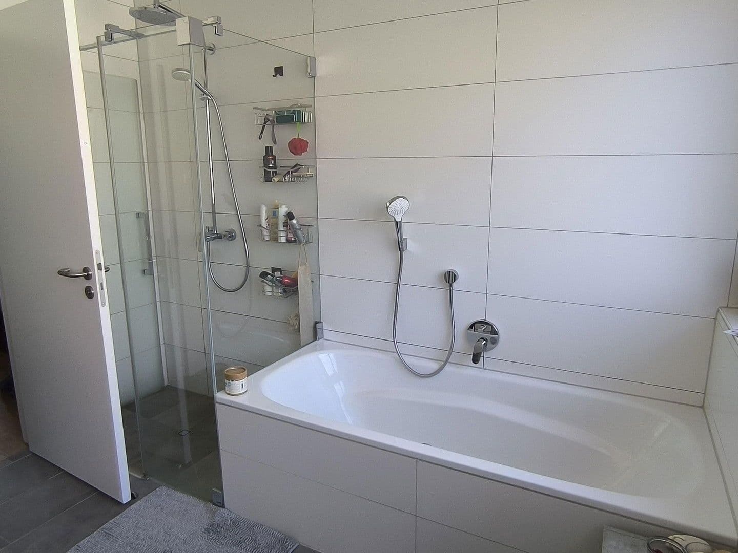 Pronájem bytu 4+1 141 m², Wilhelm-Schussen-Str.44, Bad Schussenried, Bádensko-Württembersko Pronájem bytu 4+1 141 m², Wilhelm-Schussen-Str.44, Bad Schussenried, Bádensko-Württembersko