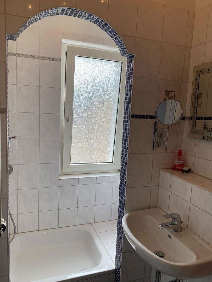 Pronájem bytu 4+1 68 m², Schützenstr. 75, Remscheid, Severní Porýní-Vestfálsko Pronájem bytu 4+1 68 m², Schützenstr. 75, Remscheid, Severní Porýní-Vestfálsko