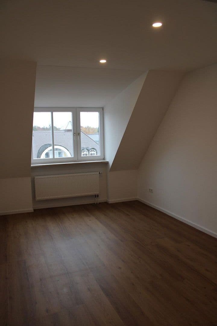 Pronájem bytu 3+1 100 m², Bahnhofsstraße 9, Eichenau, Bavorsko Pronájem bytu 3+1 100 m², Bahnhofsstraße 9, Eichenau, Bavorsko