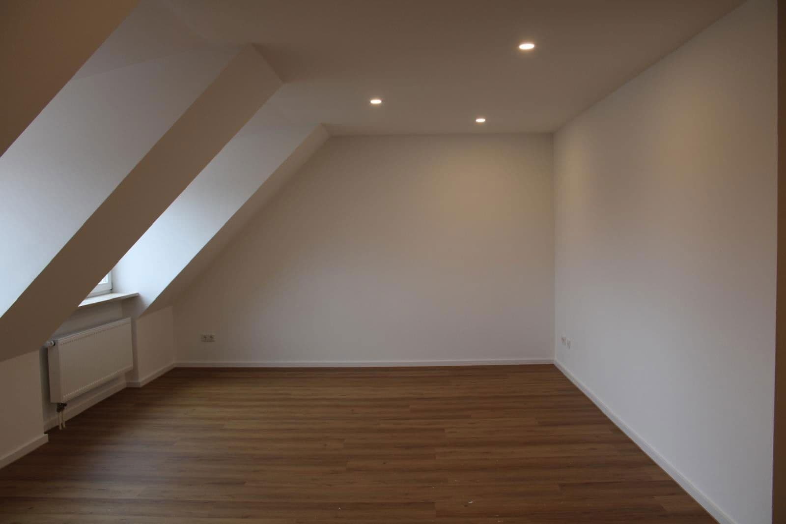 Pronájem bytu 3+1 100 m², Bahnhofsstraße 9, Eichenau, Bavorsko Pronájem bytu 3+1 100 m², Bahnhofsstraße 9, Eichenau, Bavorsko