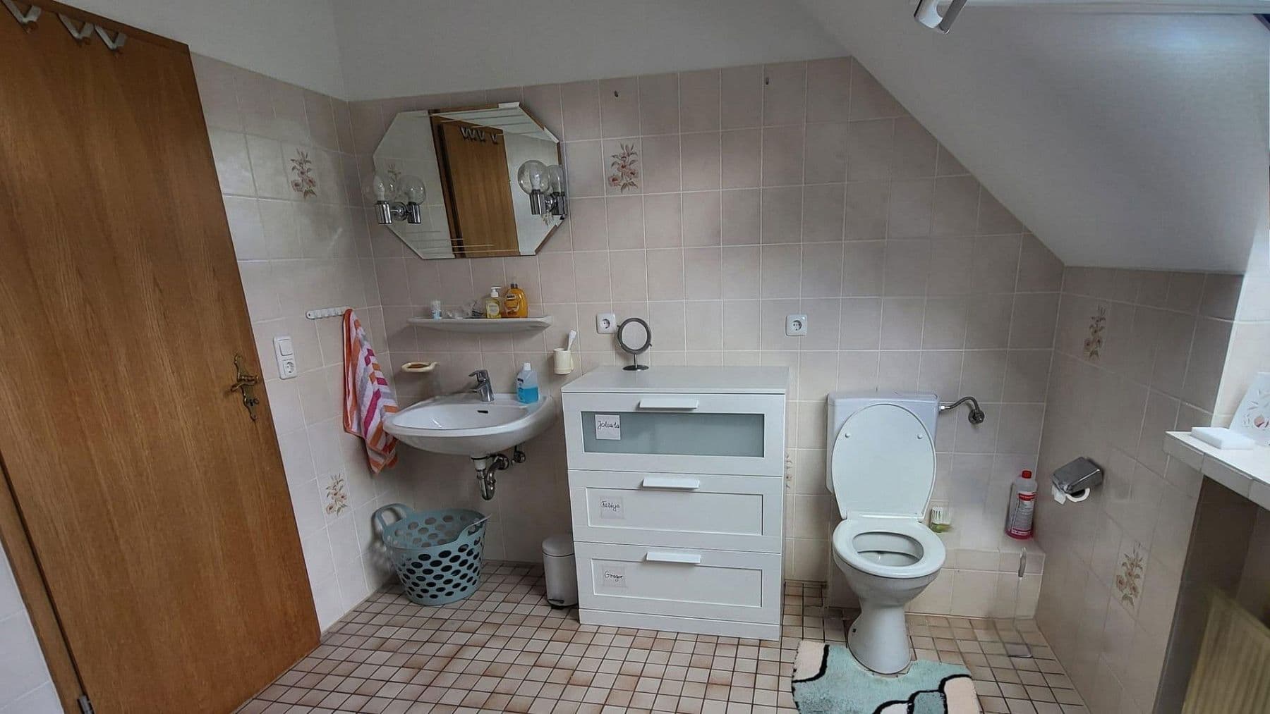 Prodej domu 155 m², pozemek 560 m², Menden (Sauerland), Severní Porýní-Vestfálsko Prodej domu 155 m², pozemek 560 m², Menden (Sauerland), Severní Porýní-Vestfálsko