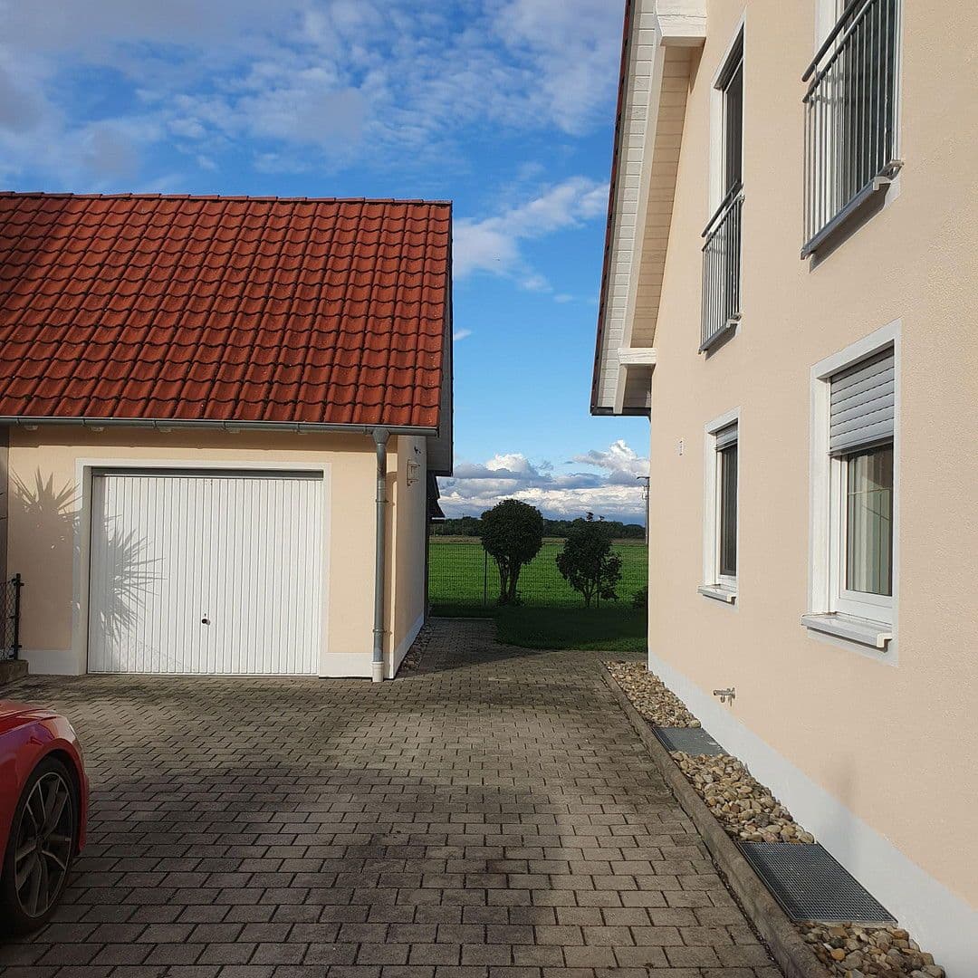 Prodej domu 121 m², pozemek 425 m², Pettenkoferstraße 21, Weichering OT Lichtenau, Bavorsko Prodej domu 121 m², pozemek 425 m², Pettenkoferstraße 21, Weichering OT Lichtenau, Bavorsko
