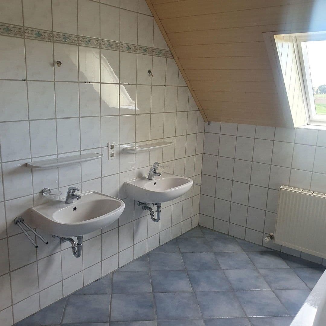 Prodej domu 121 m², pozemek 425 m², Pettenkoferstraße 21, Weichering OT Lichtenau, Bavorsko Prodej domu 121 m², pozemek 425 m², Pettenkoferstraße 21, Weichering OT Lichtenau, Bavorsko